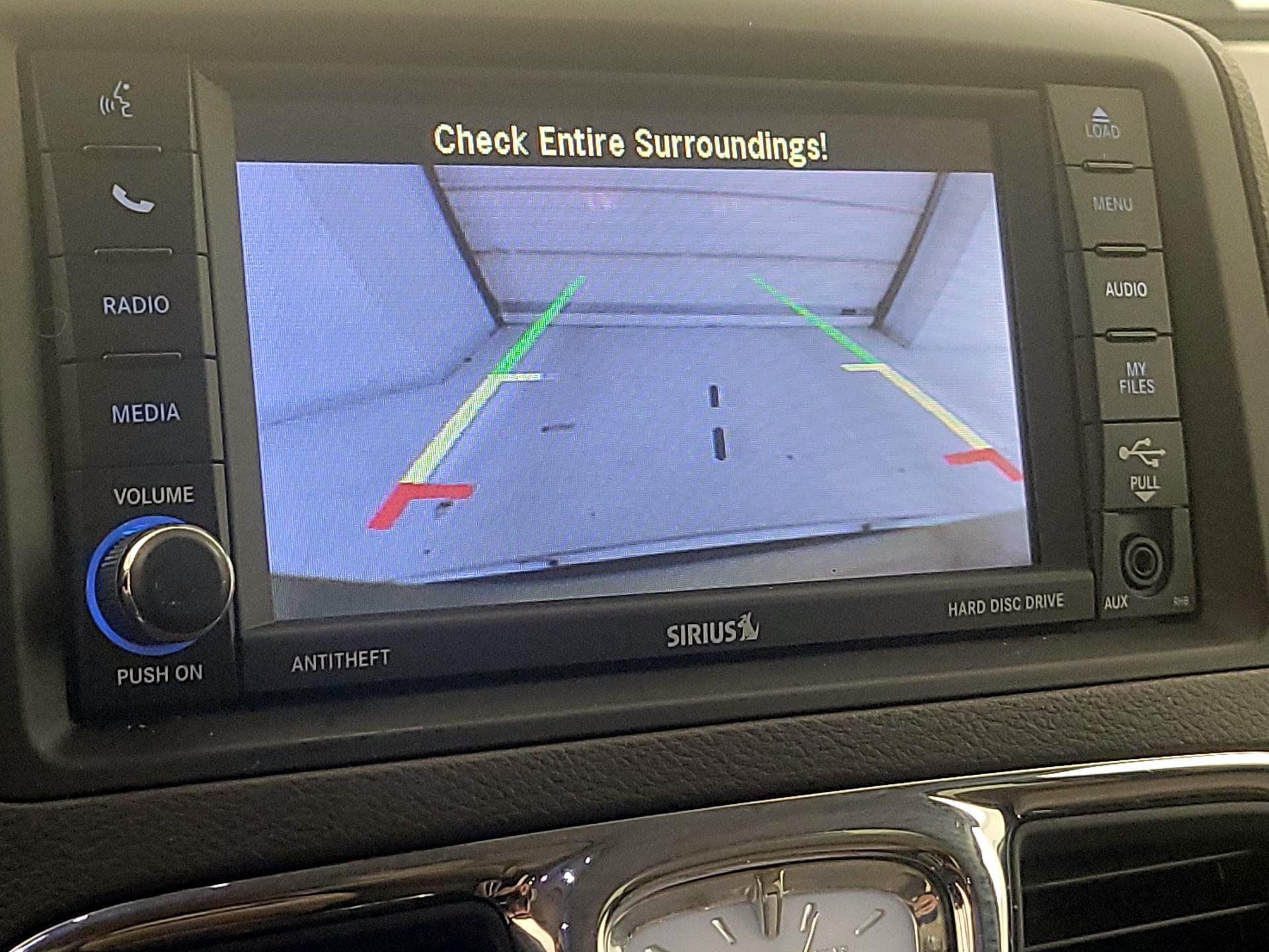 Thumbnail: 2015 Chrysler Town & Country - 14