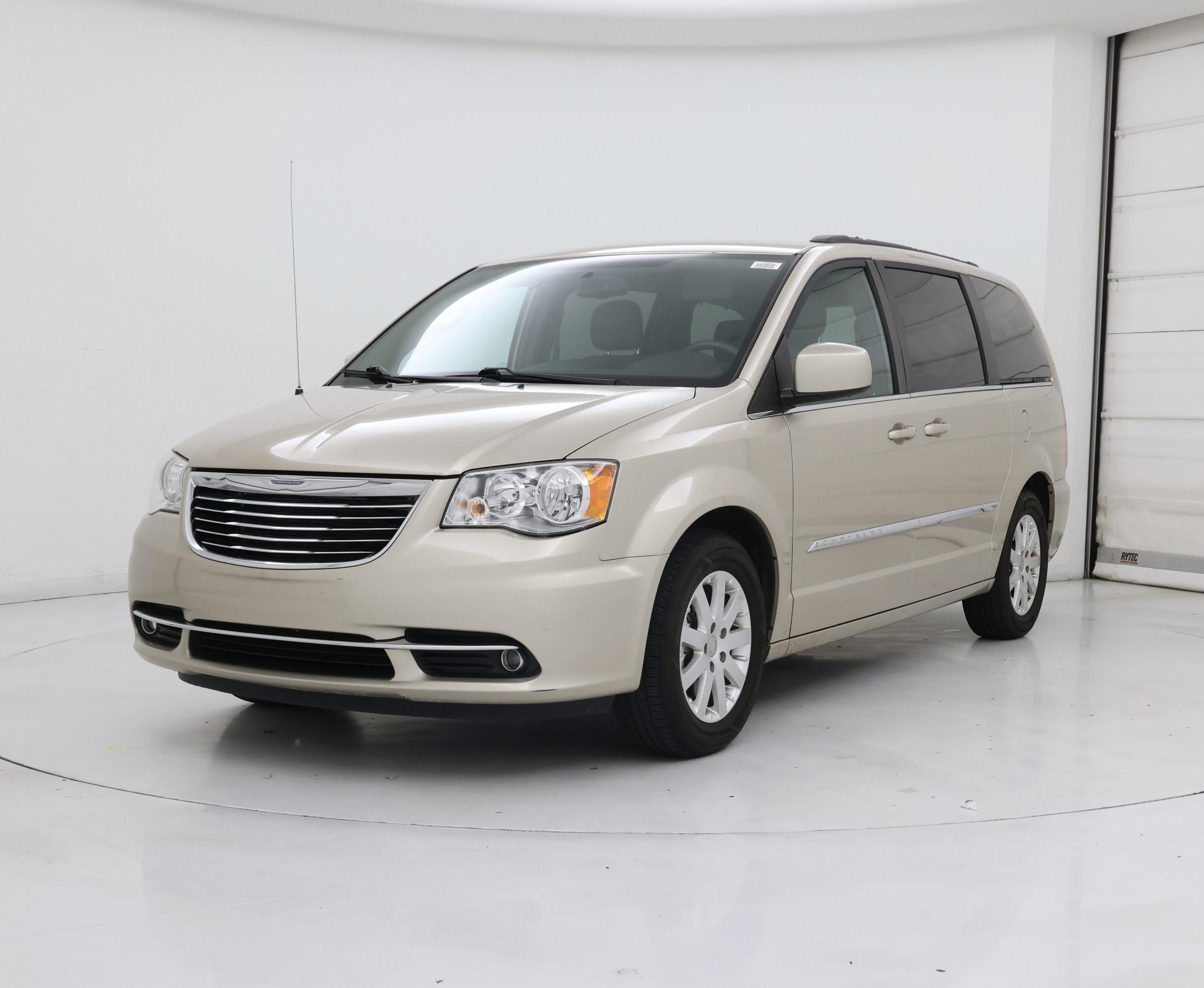 Thumbnail: 2015 Chrysler Town & Country - 4