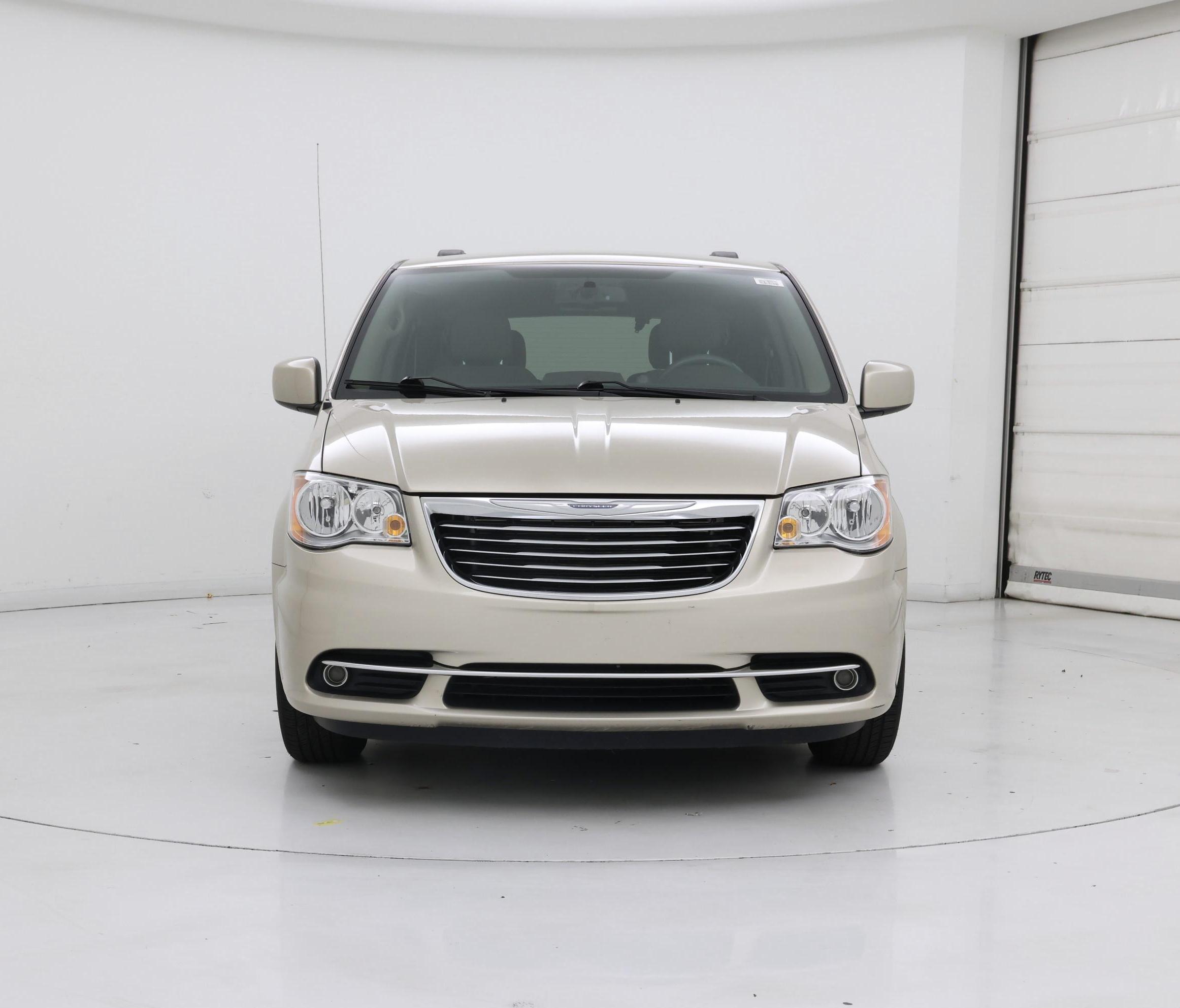 Thumbnail: 2015 Chrysler Town & Country - 5