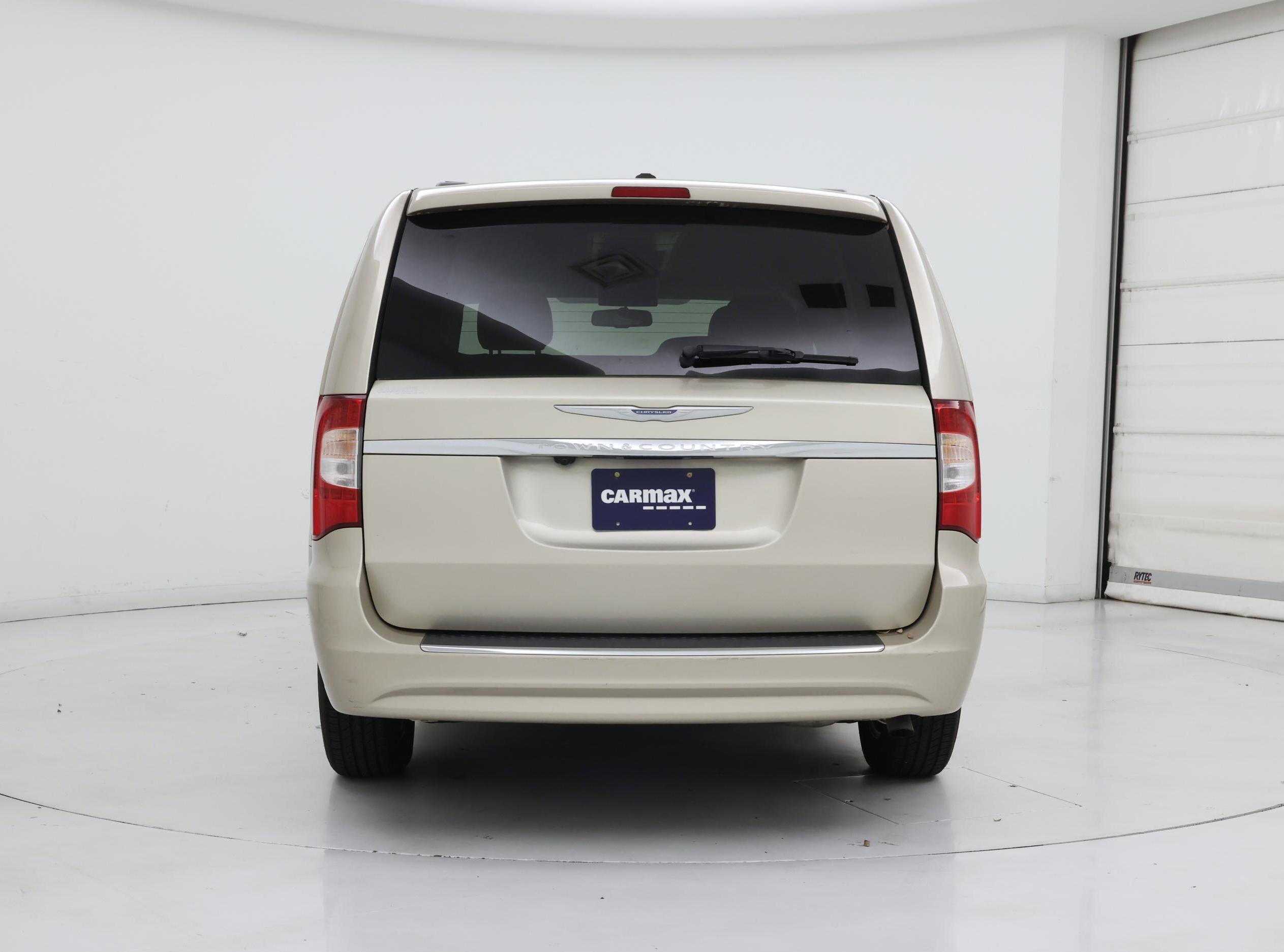 Thumbnail: 2015 Chrysler Town & Country - 6