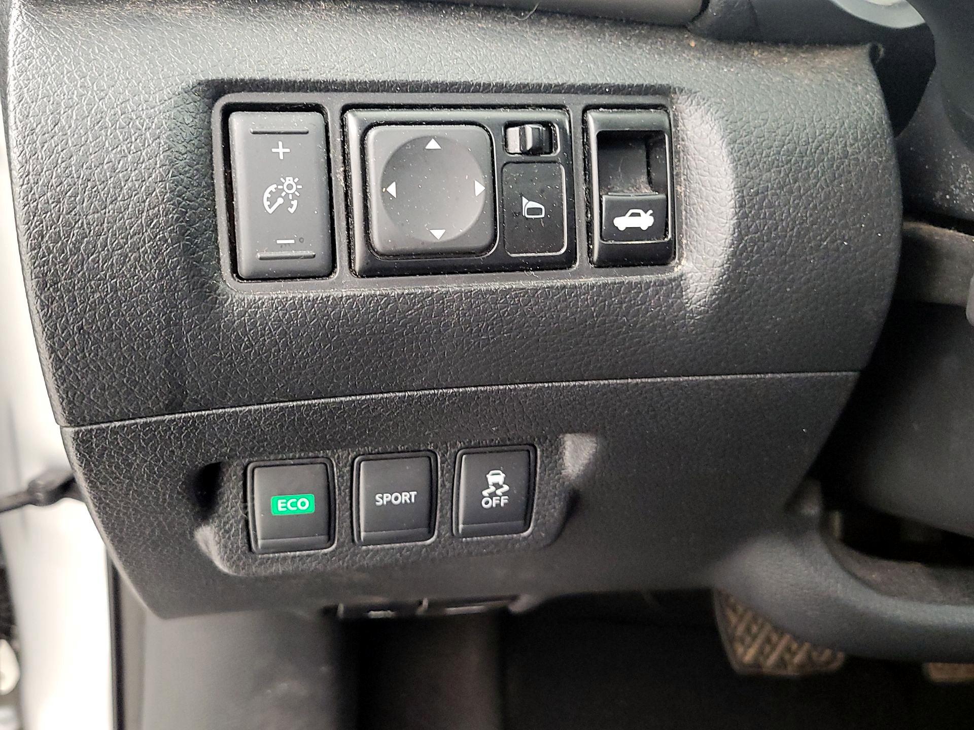 Thumbnail: 2014 Nissan Sentra - 13
