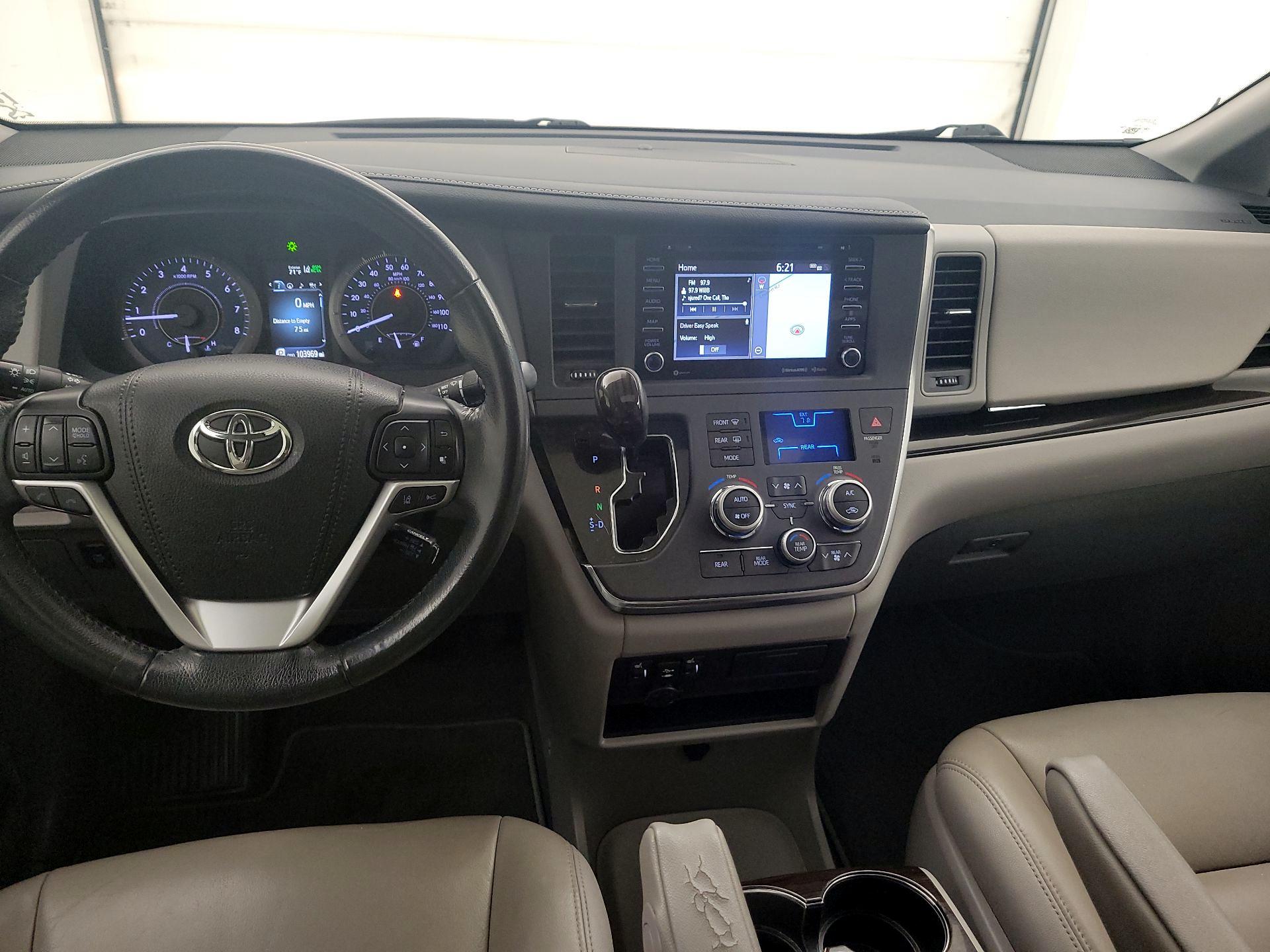 Thumbnail: 2019 Toyota Sienna - 9
