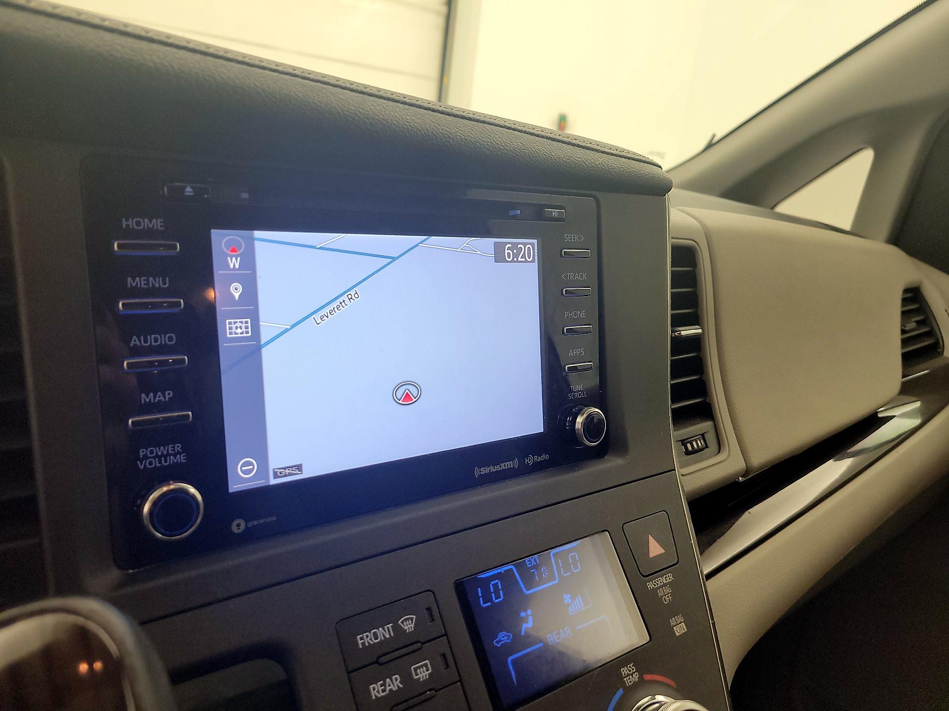 Thumbnail: 2019 Toyota Sienna - 14