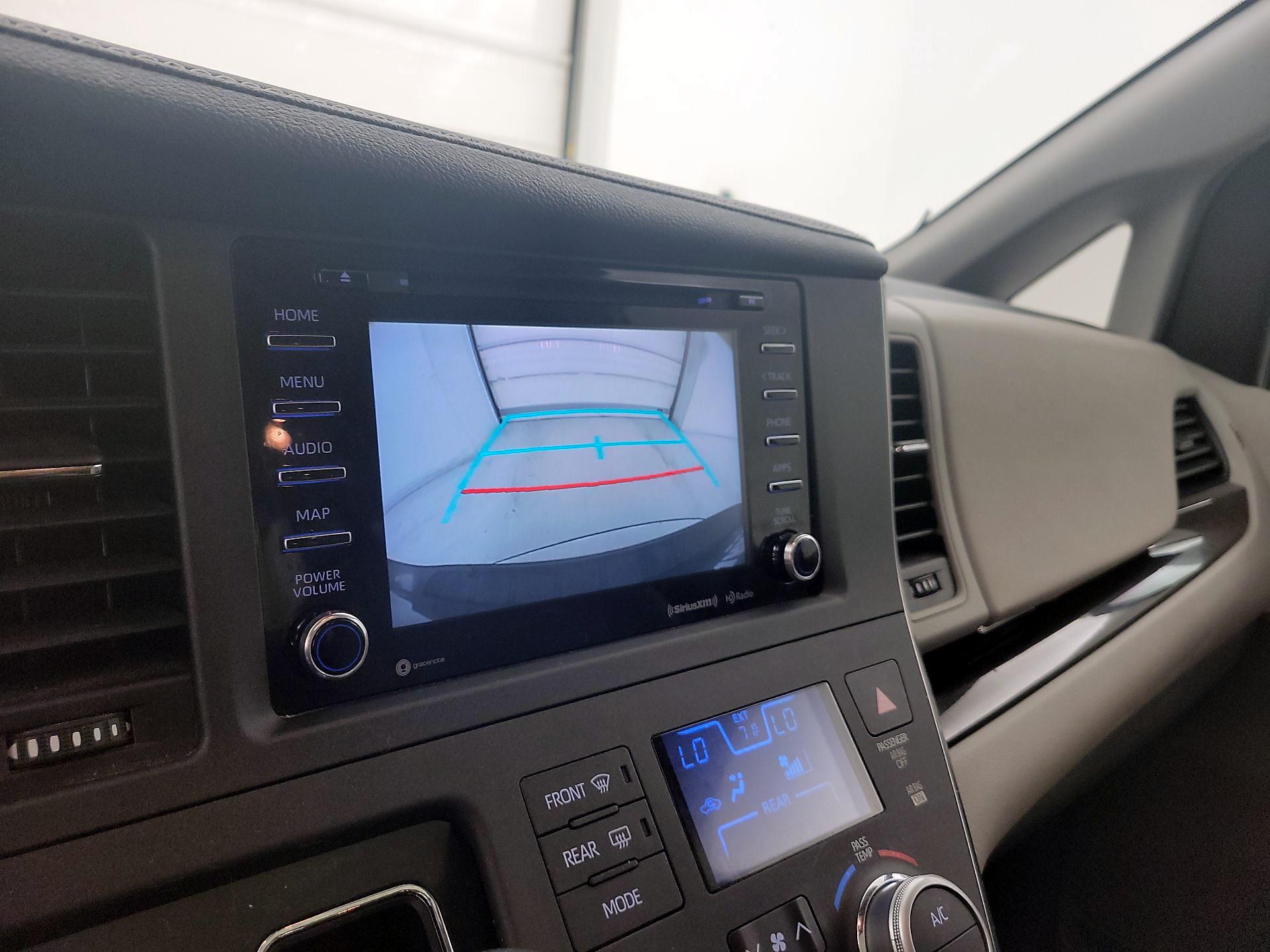 Thumbnail: 2019 Toyota Sienna - 15