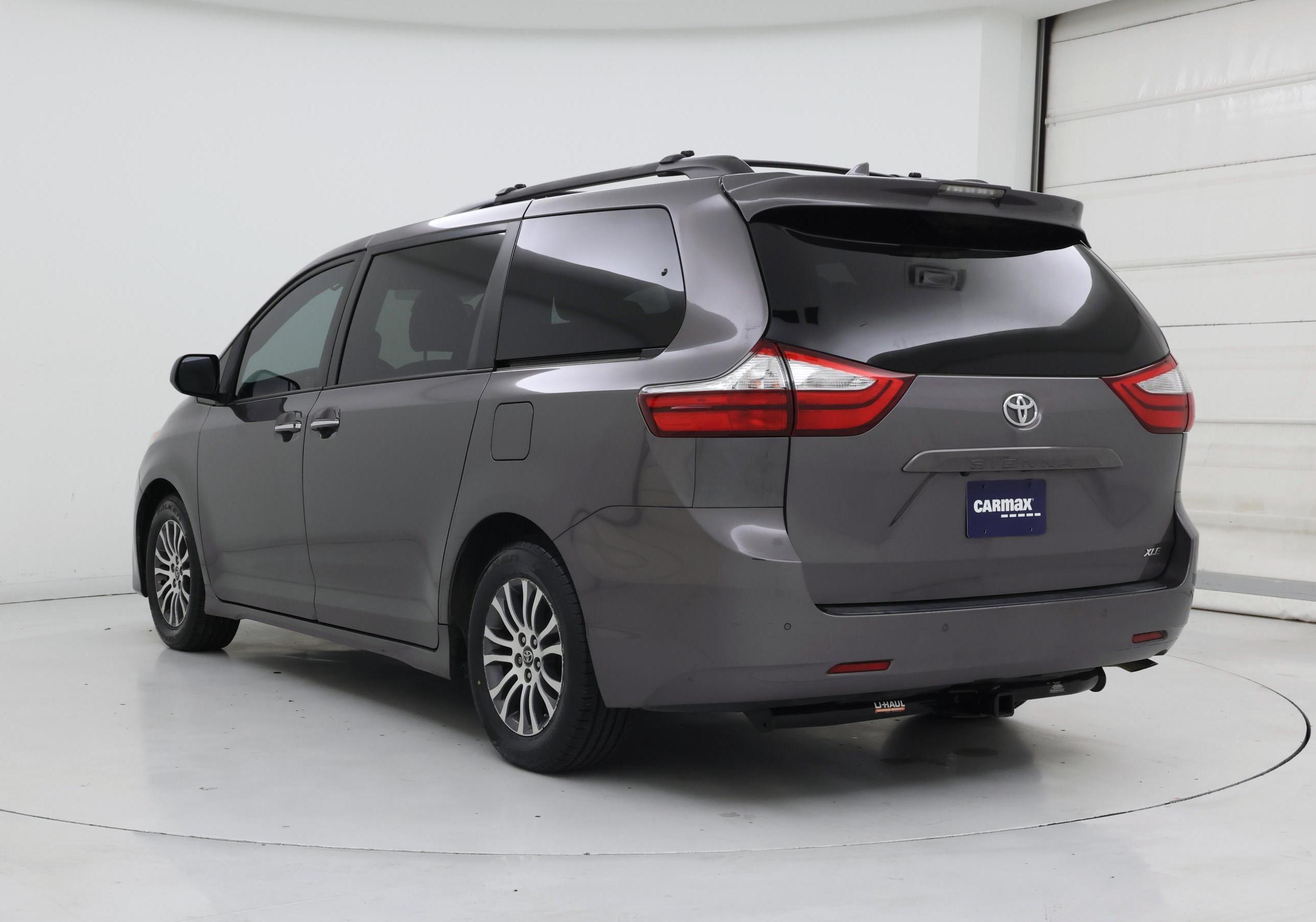 Thumbnail: 2019 Toyota Sienna - 2