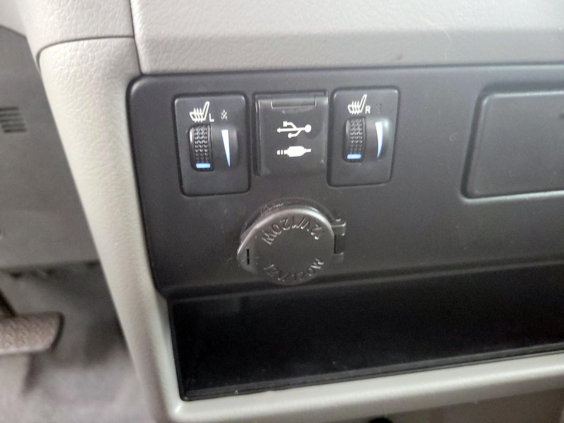 Thumbnail: 2019 Toyota Sienna - 19