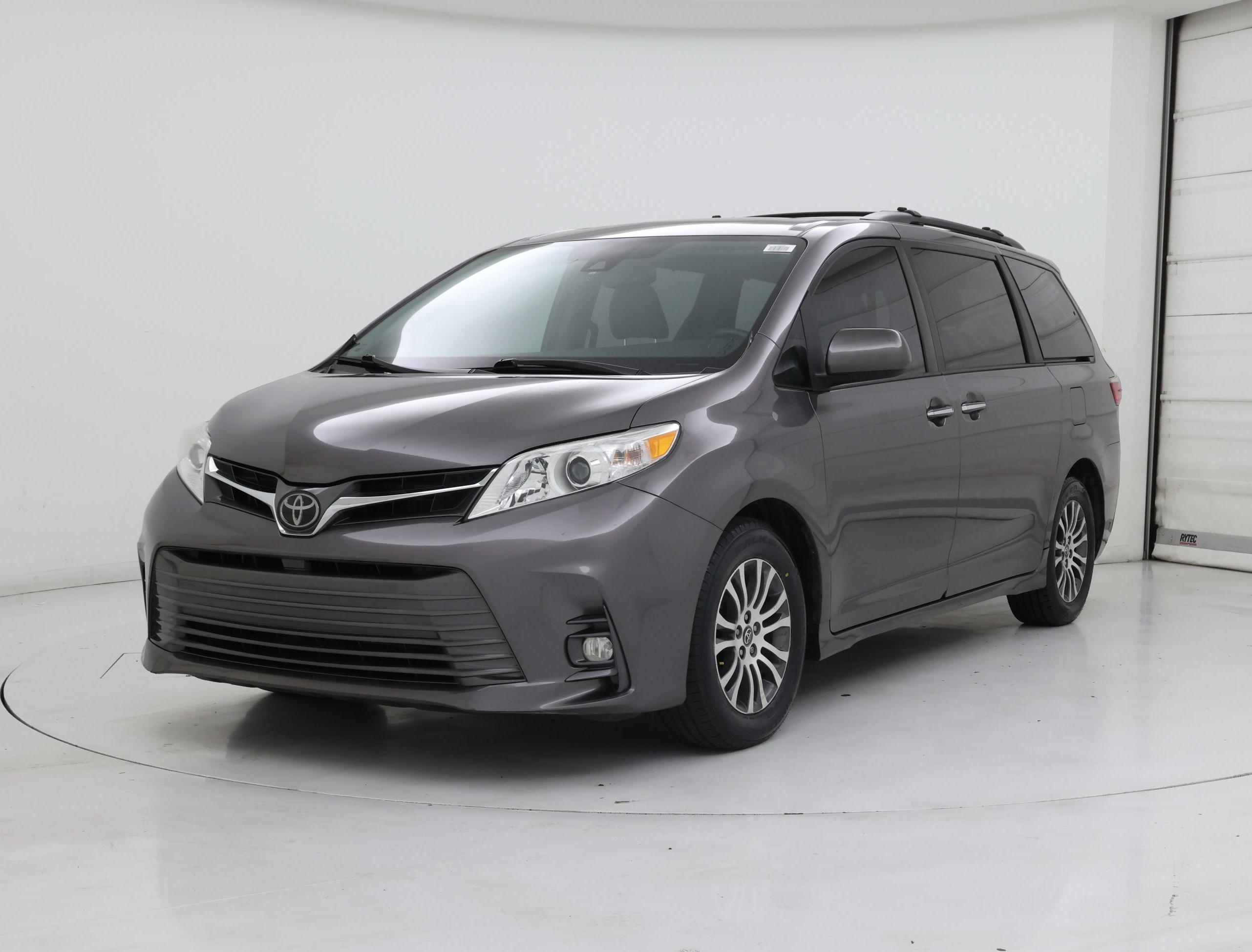 Thumbnail: 2019 Toyota Sienna - 4