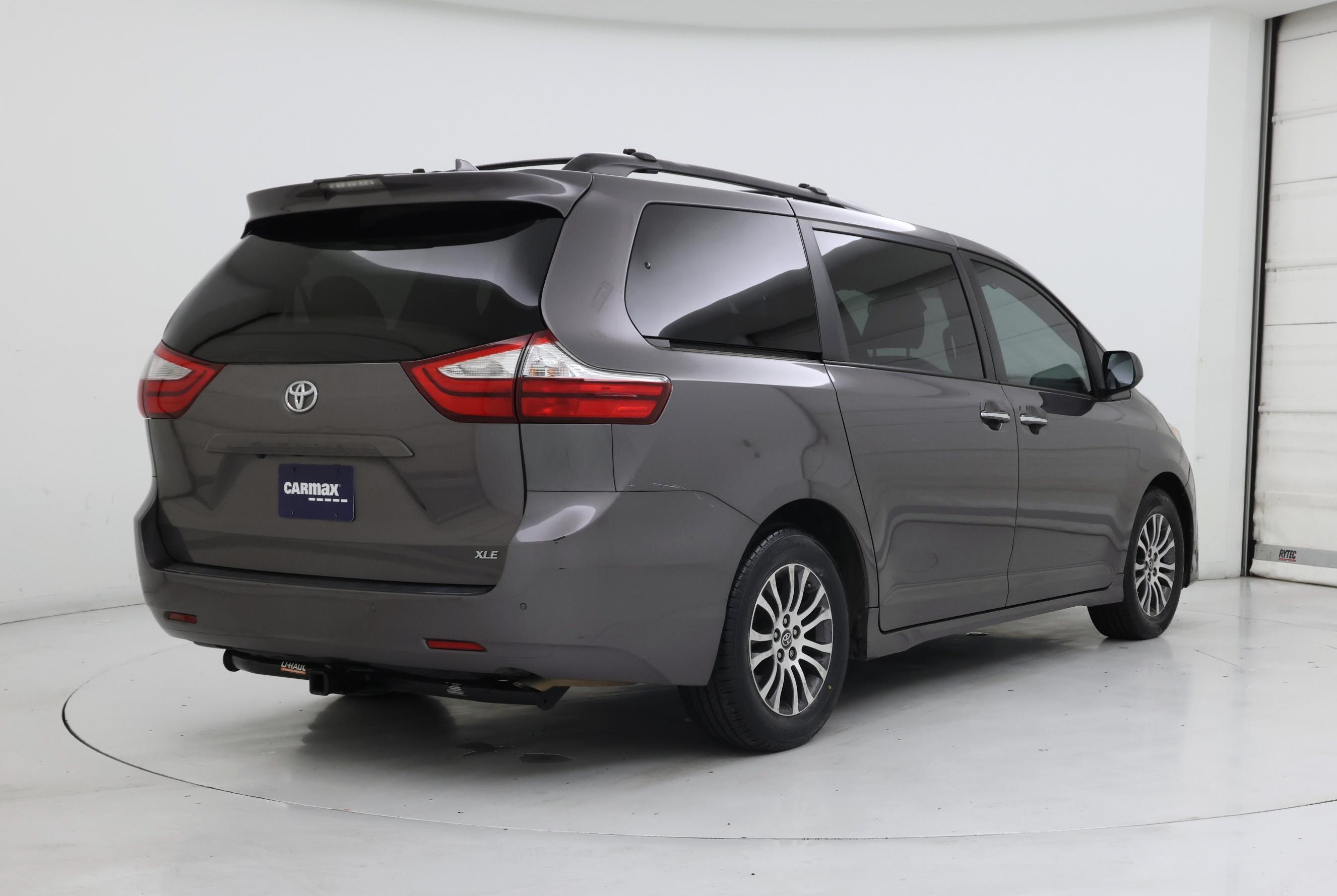 Thumbnail: 2019 Toyota Sienna - 8