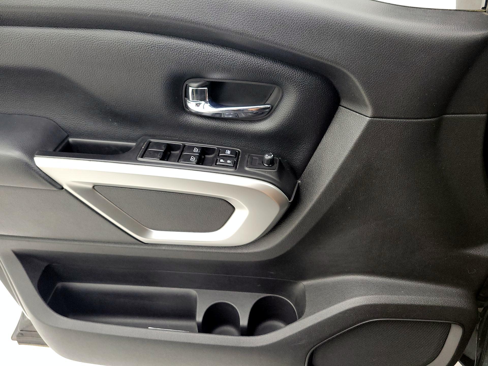 Thumbnail: 2017 Nissan Titan - 12