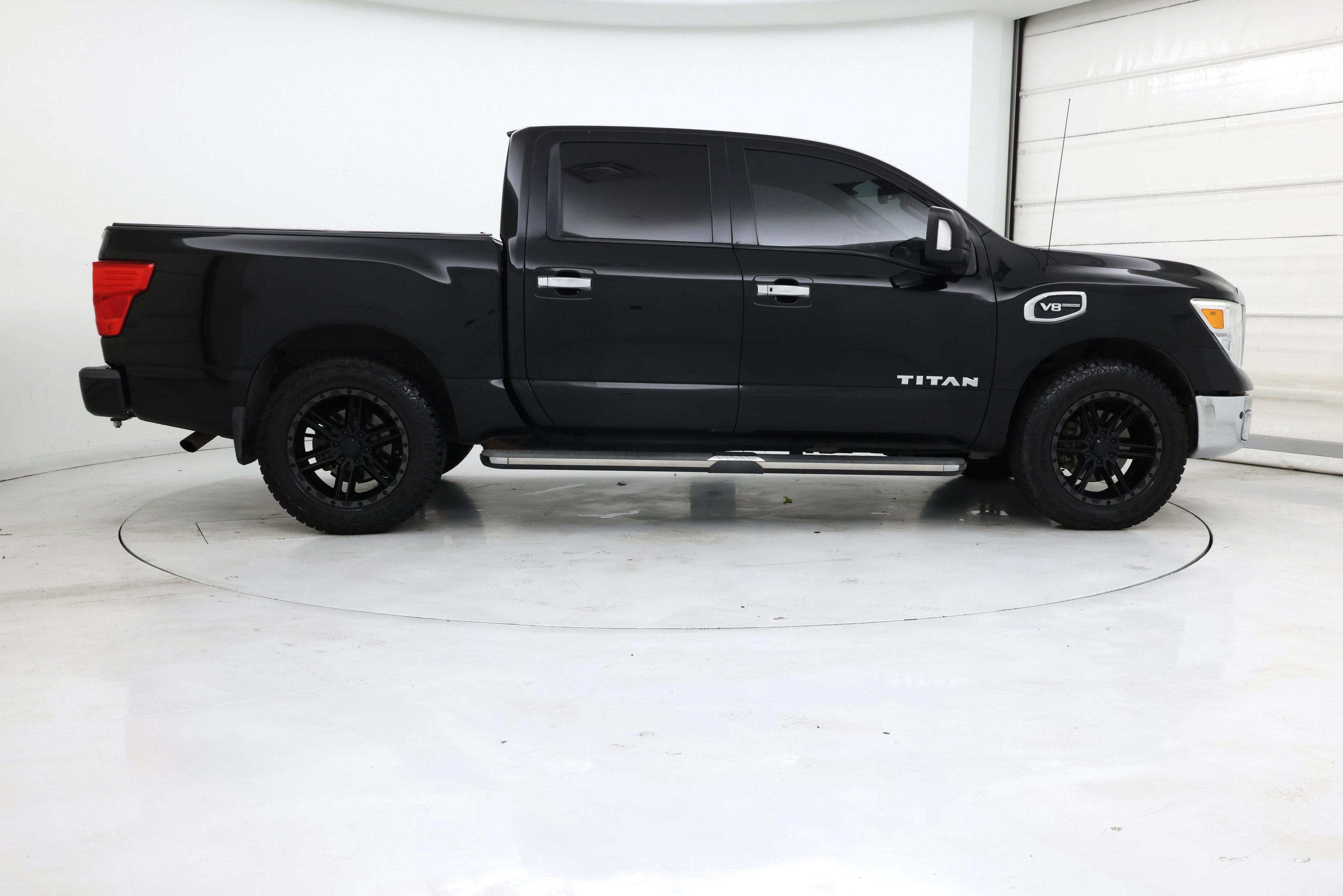 Thumbnail: 2017 Nissan Titan - 7