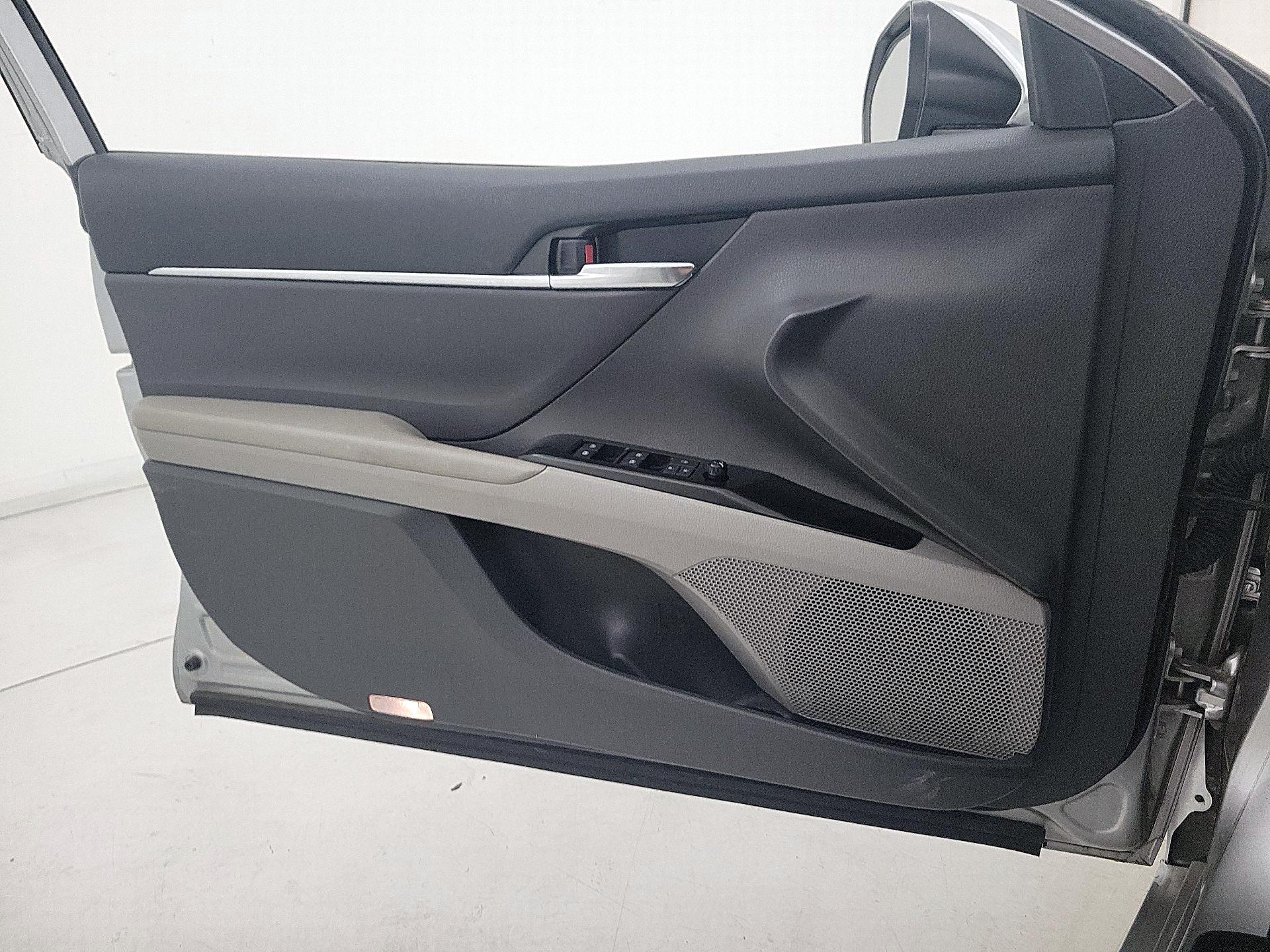 Thumbnail: 2019 Toyota Camry - 12