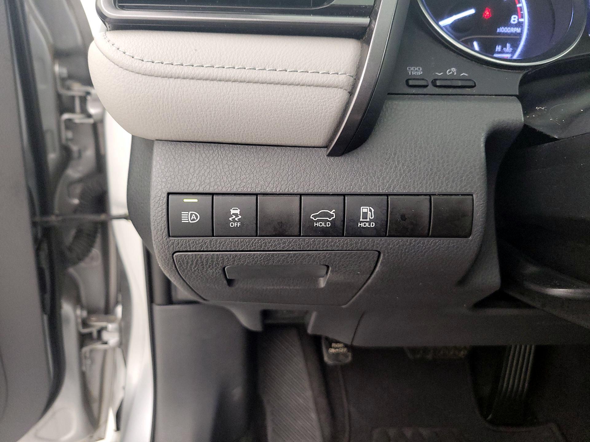 Thumbnail: 2019 Toyota Camry - 13