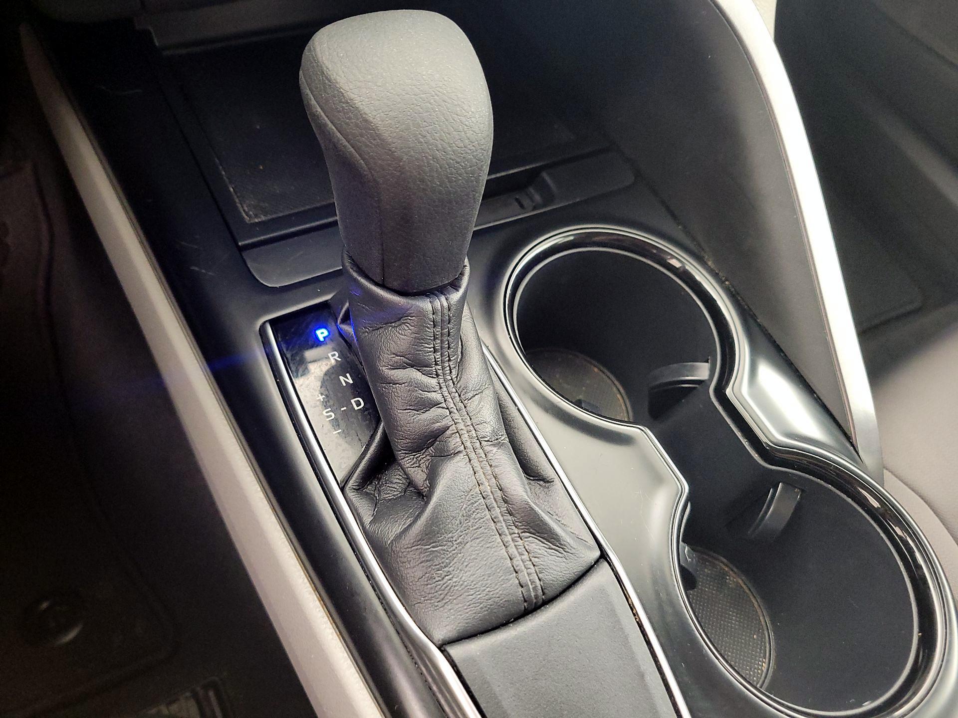 Thumbnail: 2019 Toyota Camry - 17