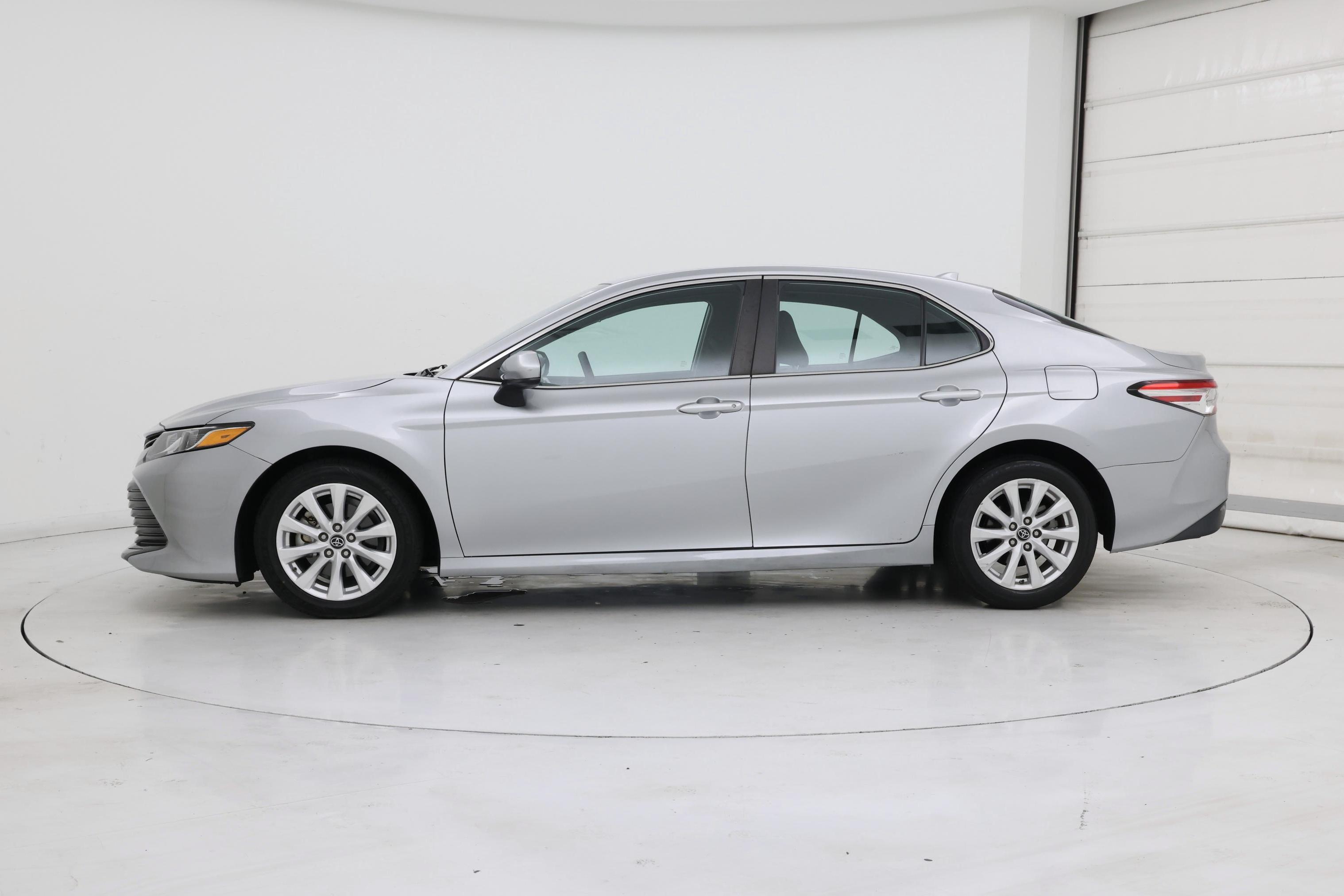 Thumbnail: 2019 Toyota Camry - 3