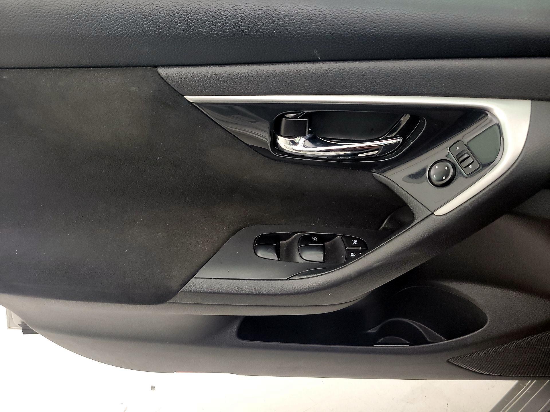 Thumbnail: 2014 Nissan Altima - 12