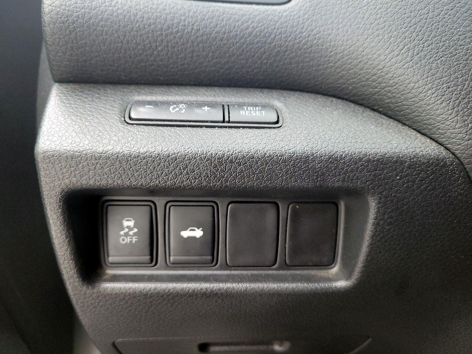 Thumbnail: 2014 Nissan Altima - 13