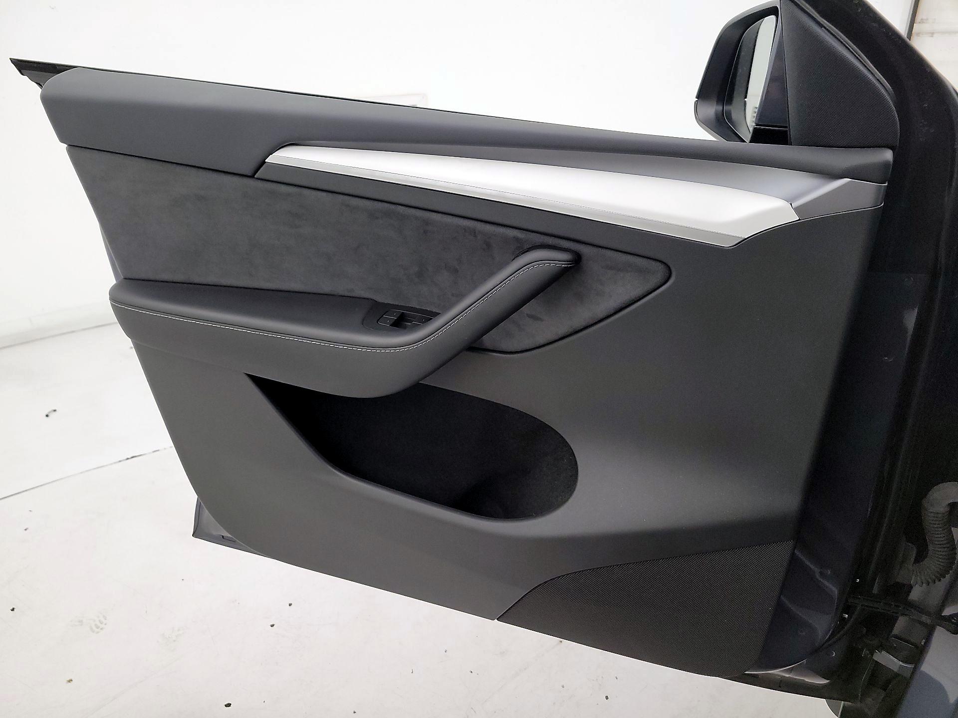 Thumbnail: 2023 Tesla Model Y - 12