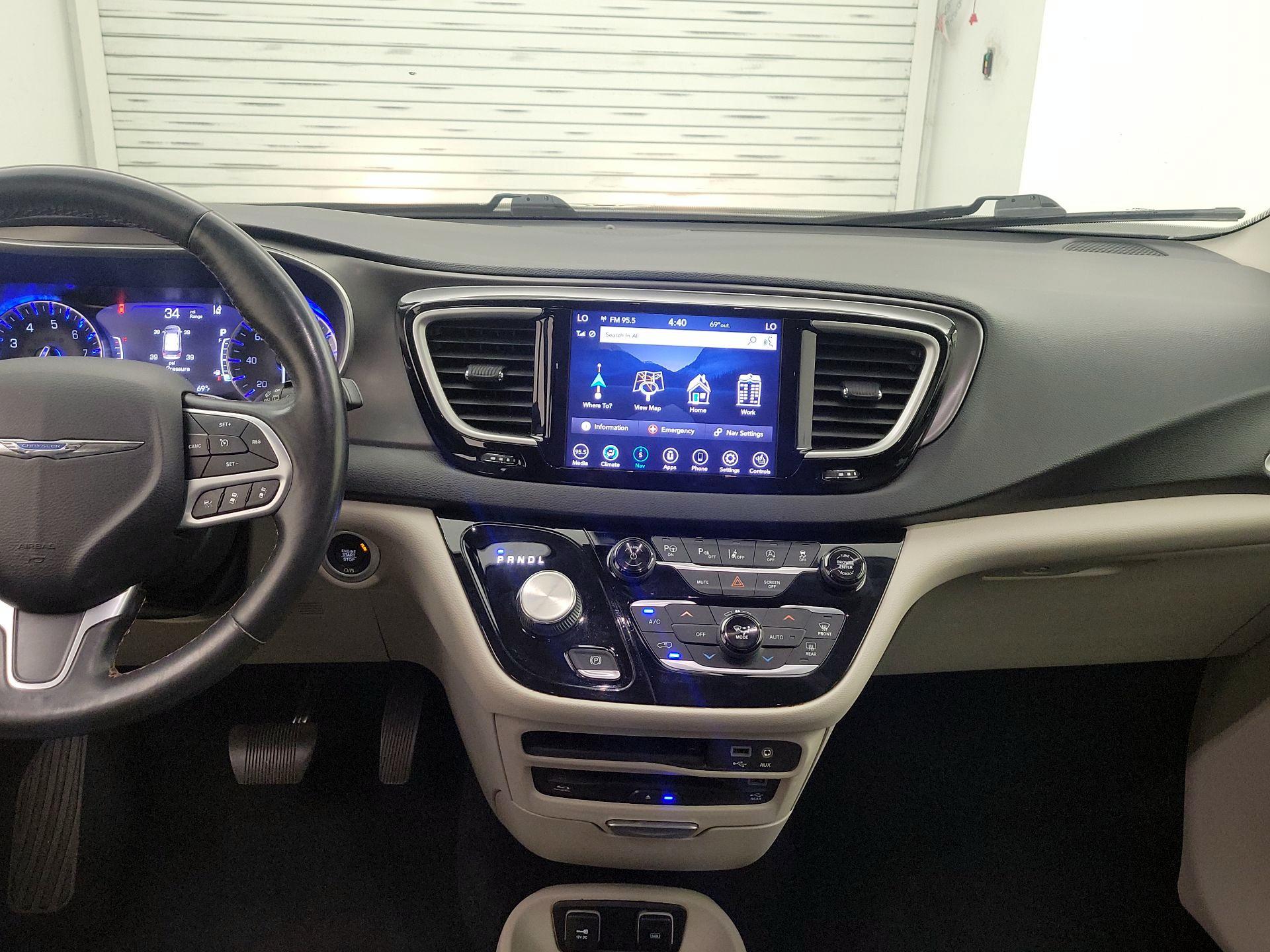 Thumbnail: 2020 Chrysler Pacifica - 9