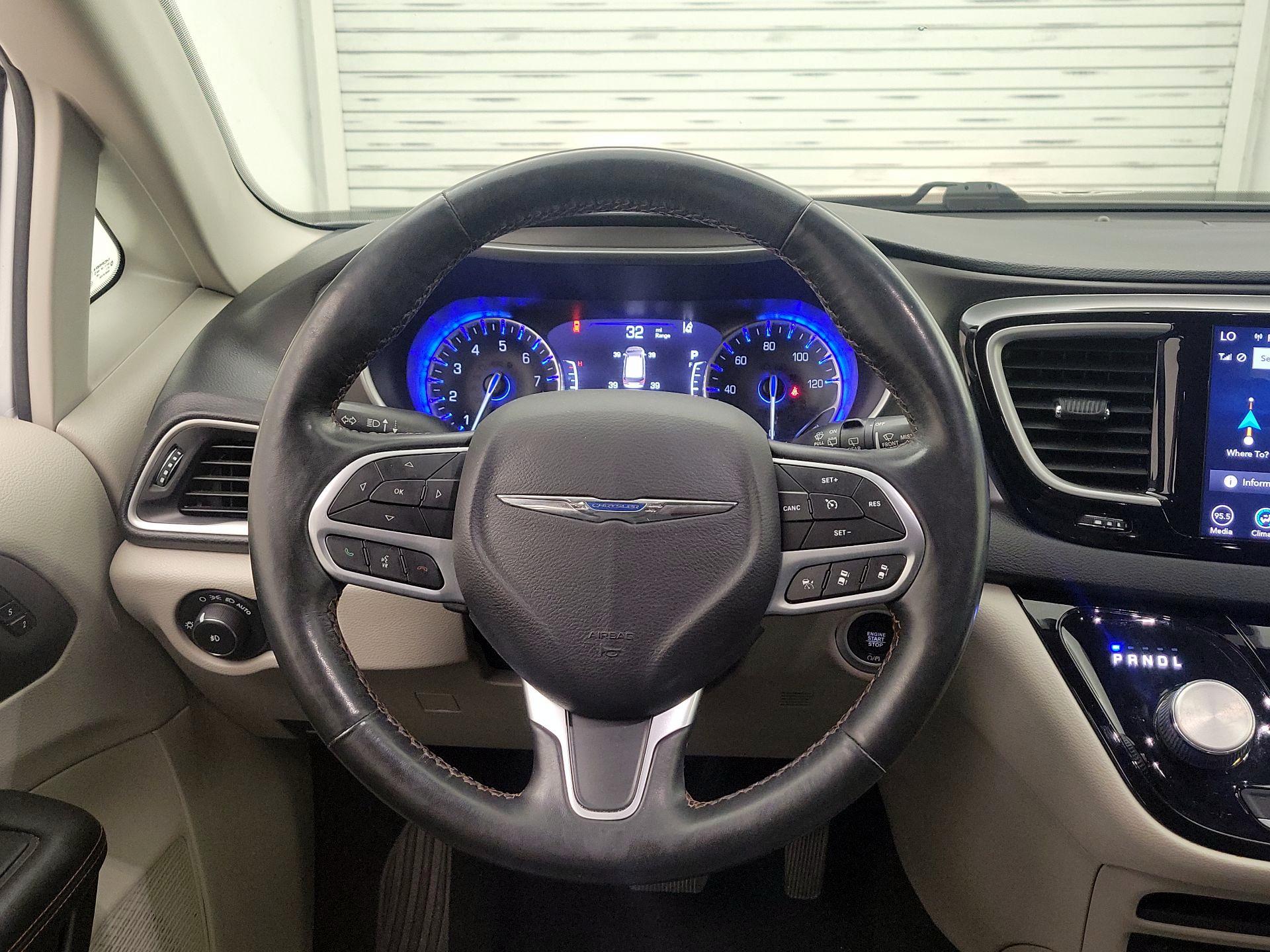 Thumbnail: 2020 Chrysler Pacifica - 10