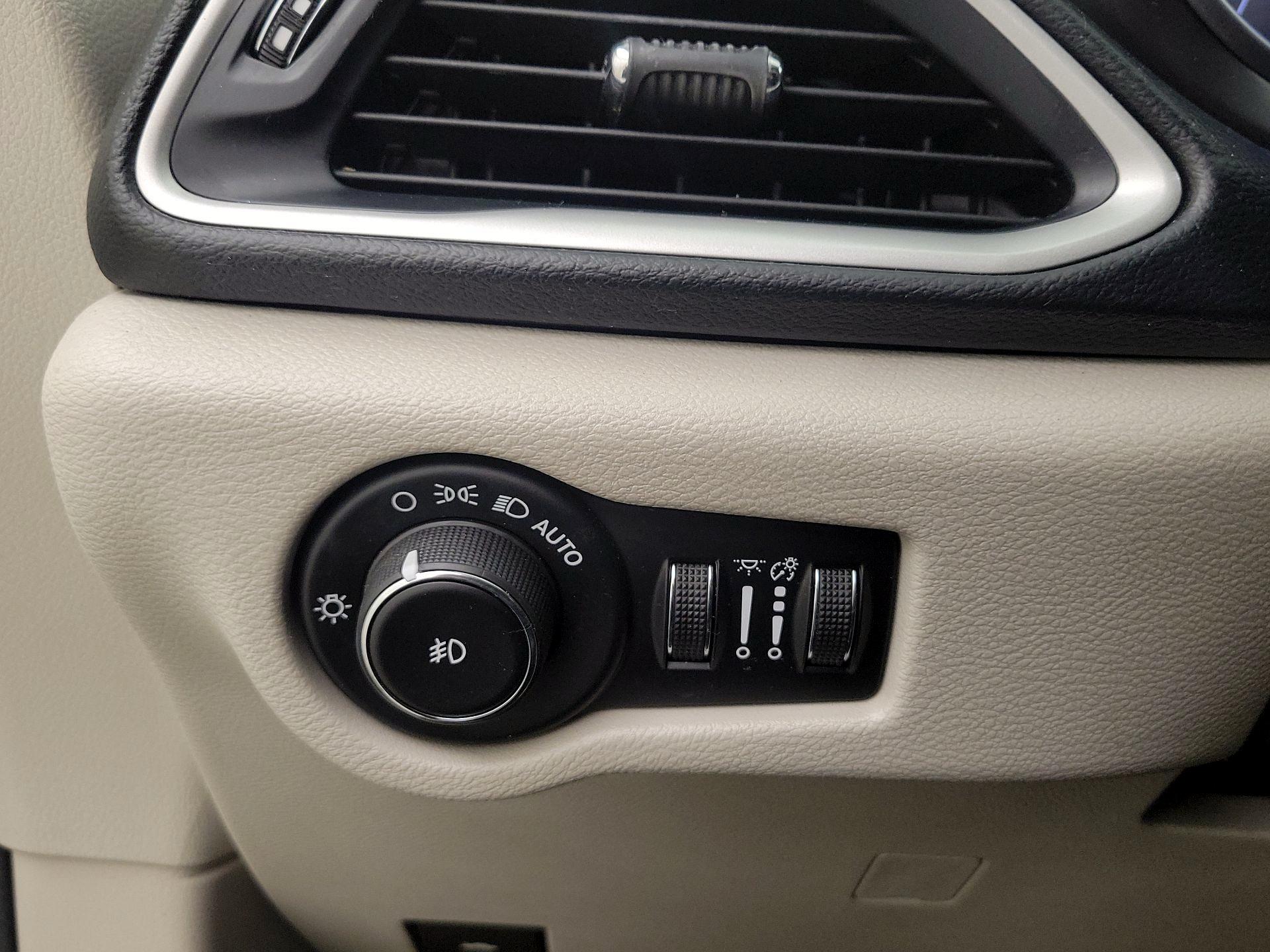 Thumbnail: 2020 Chrysler Pacifica - 13