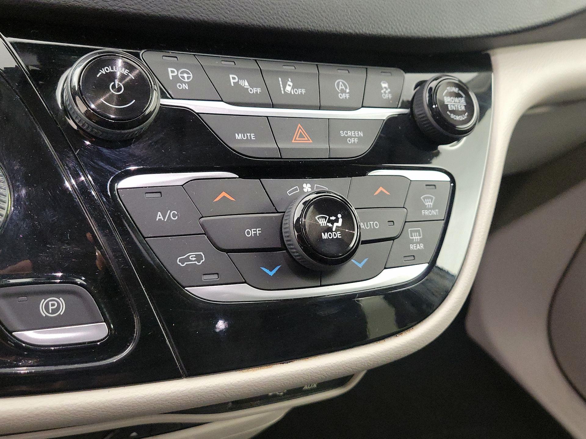 Thumbnail: 2020 Chrysler Pacifica - 17