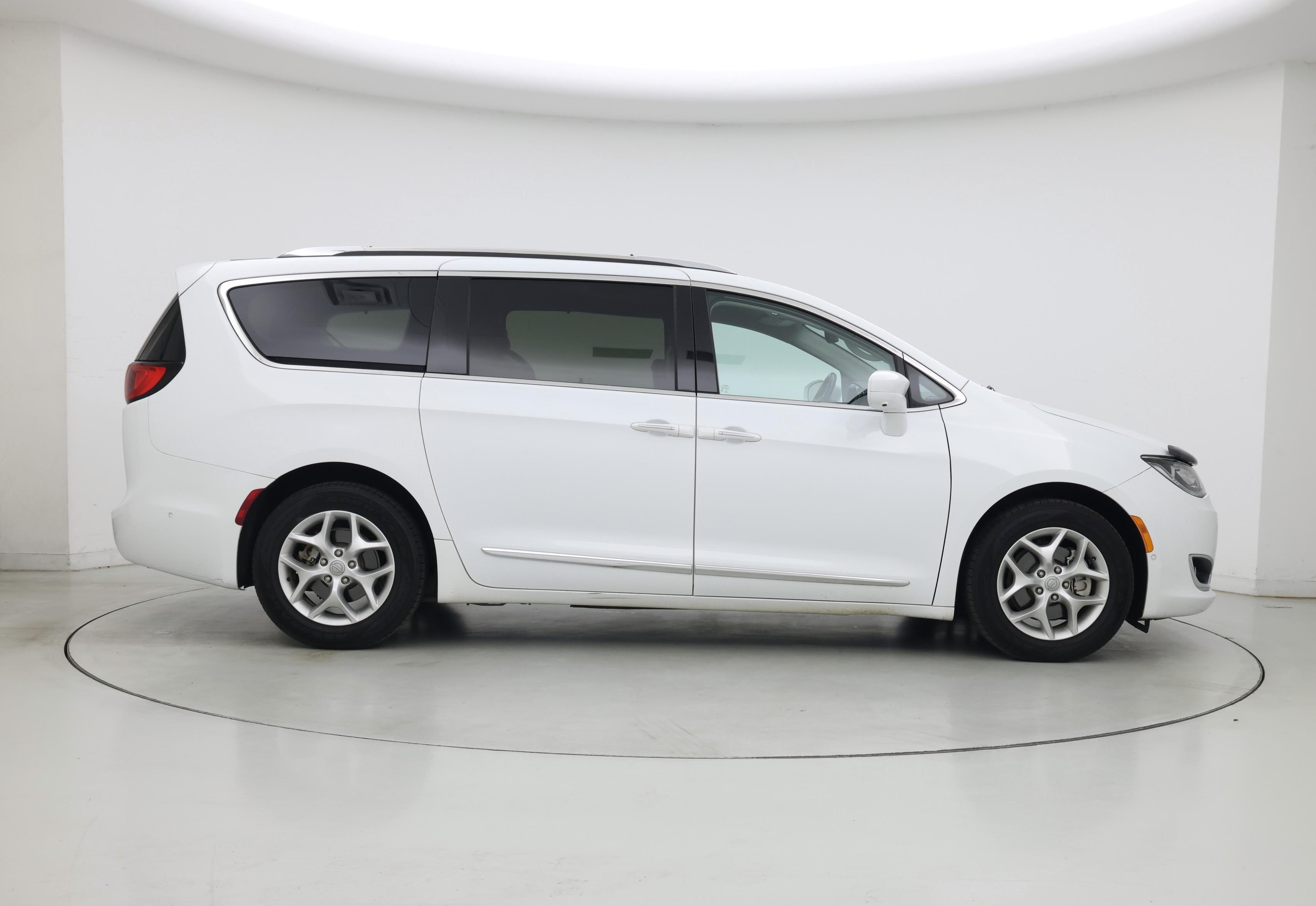 Thumbnail: 2020 Chrysler Pacifica - 7