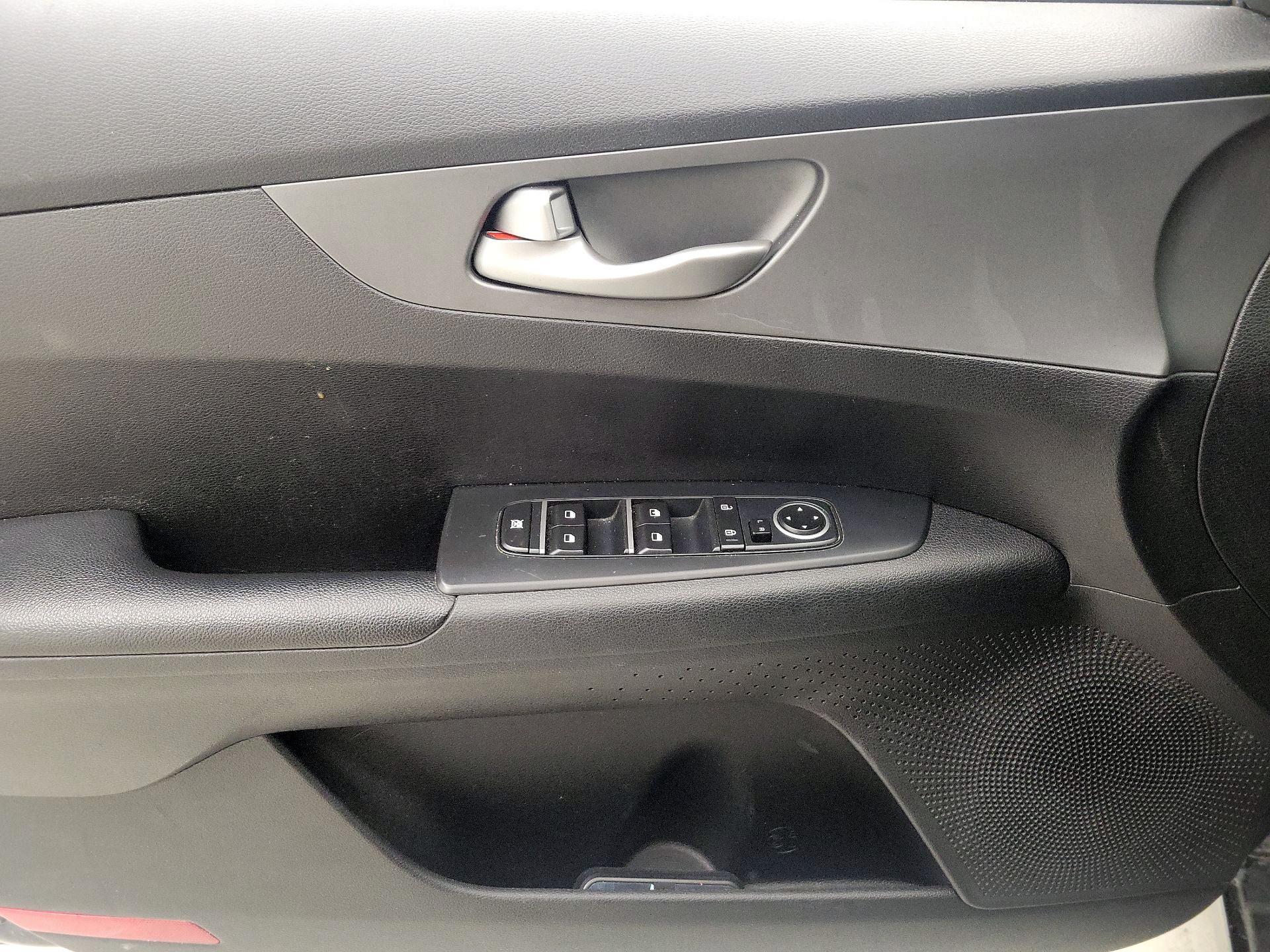 Thumbnail: 2019 Kia Forte - 12
