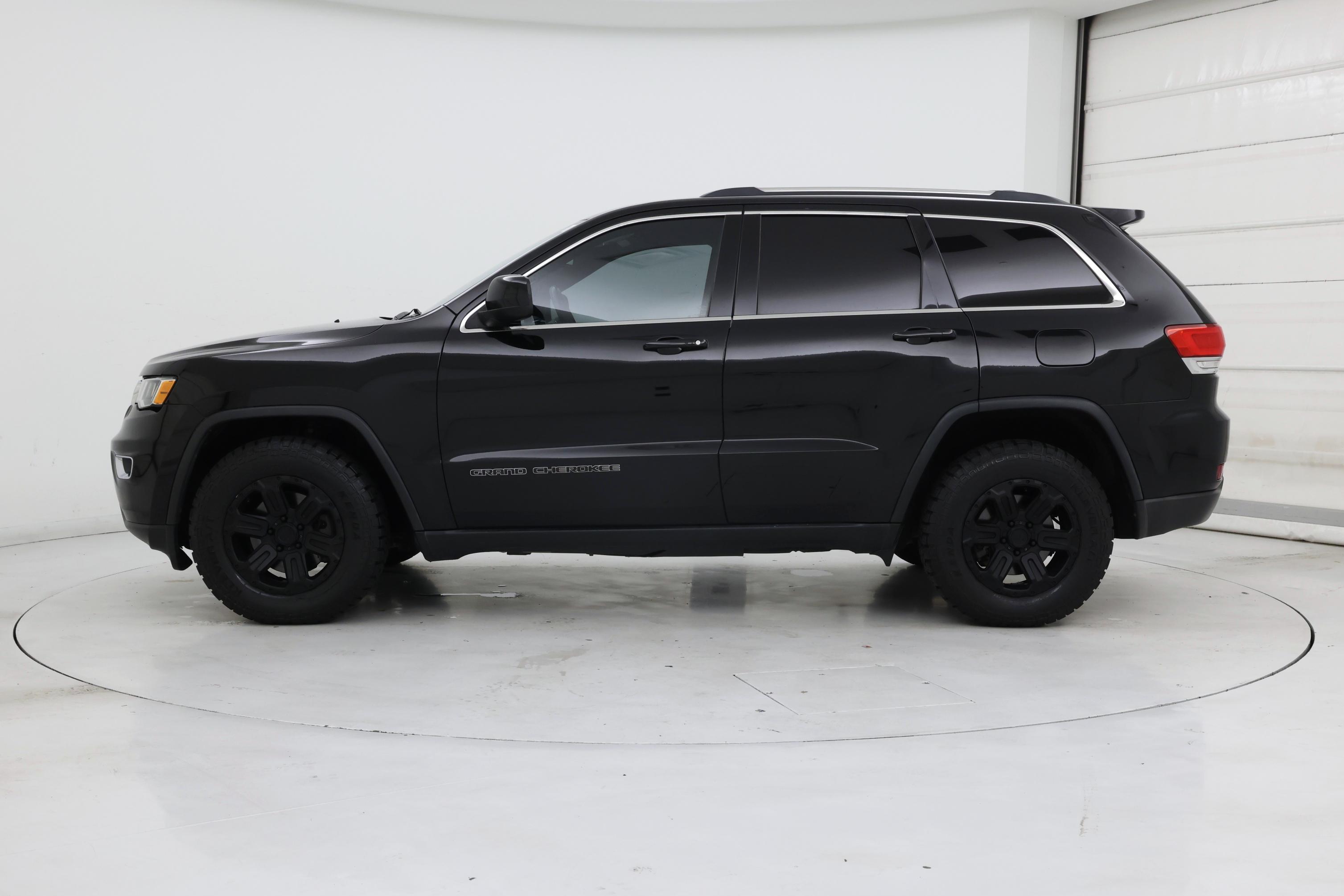 Thumbnail: 2017 Jeep Grand Cherokee - 3
