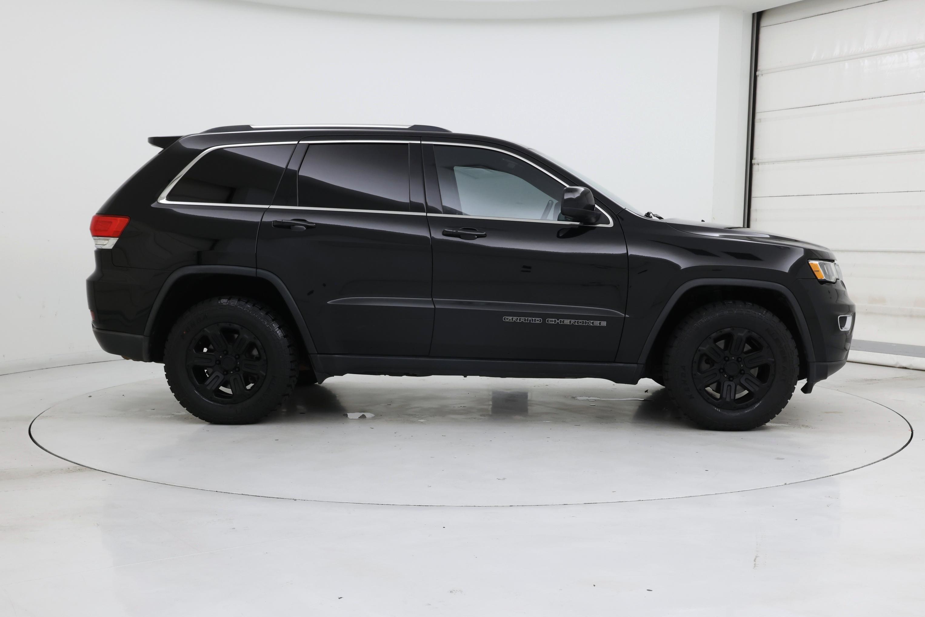 Thumbnail: 2017 Jeep Grand Cherokee - 7