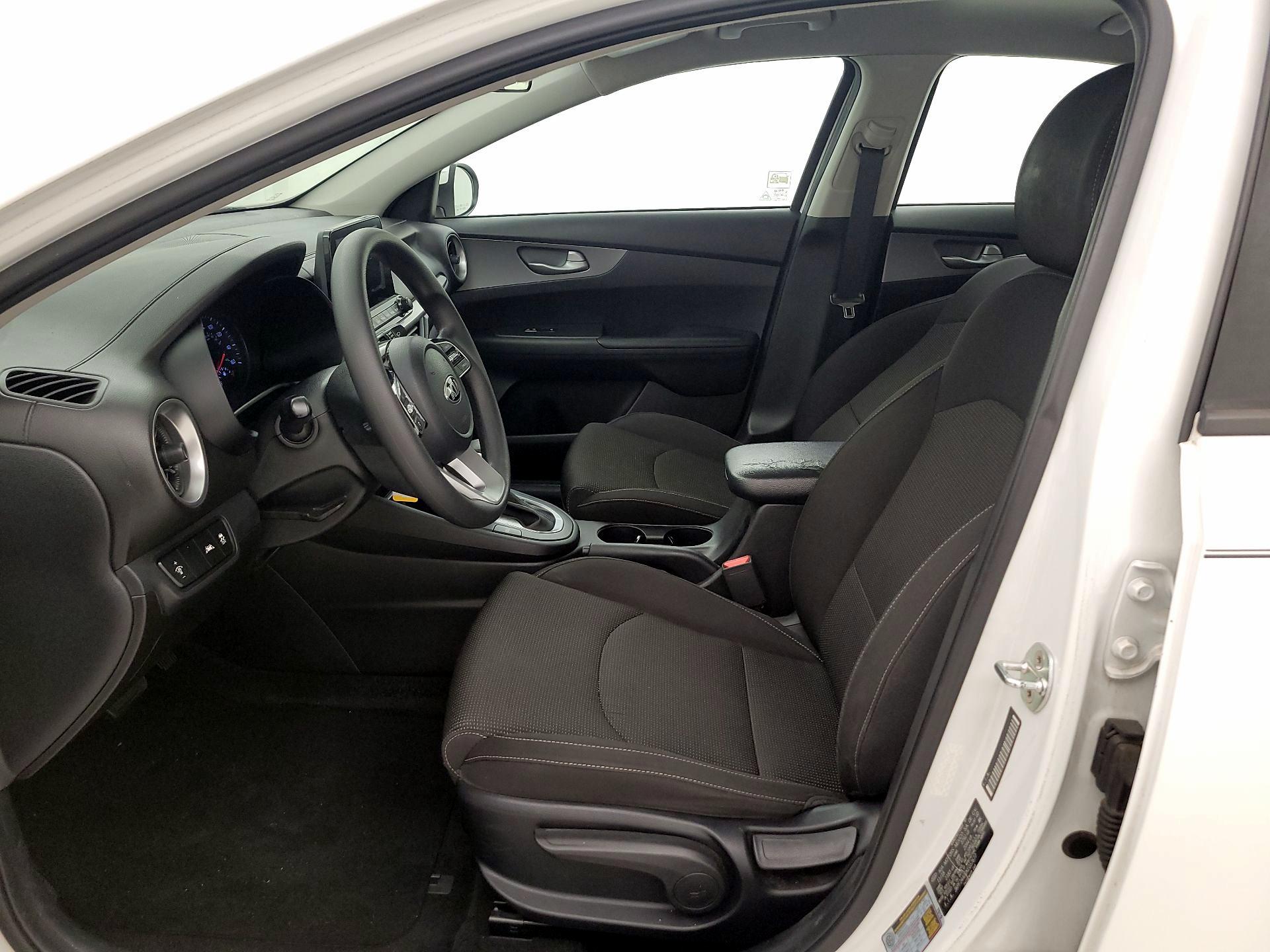 Thumbnail: 2019 Kia Forte - 11