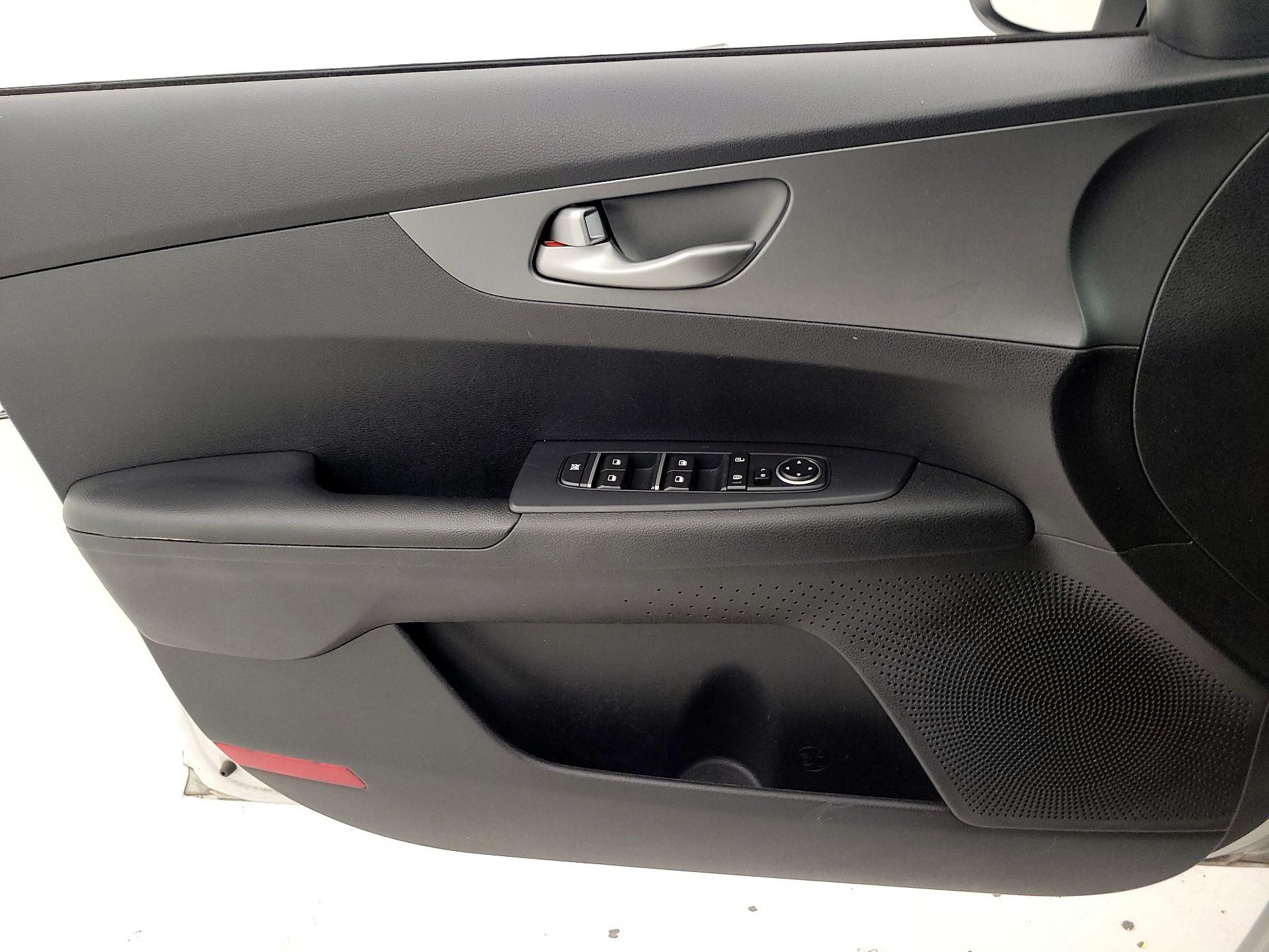 Thumbnail: 2019 Kia Forte - 12