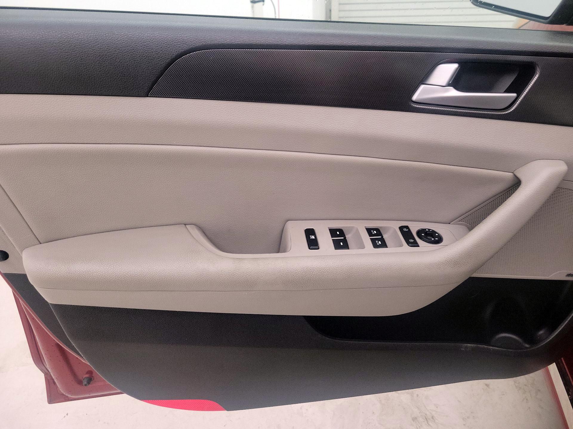 Thumbnail: 2015 Hyundai Sonata - 12