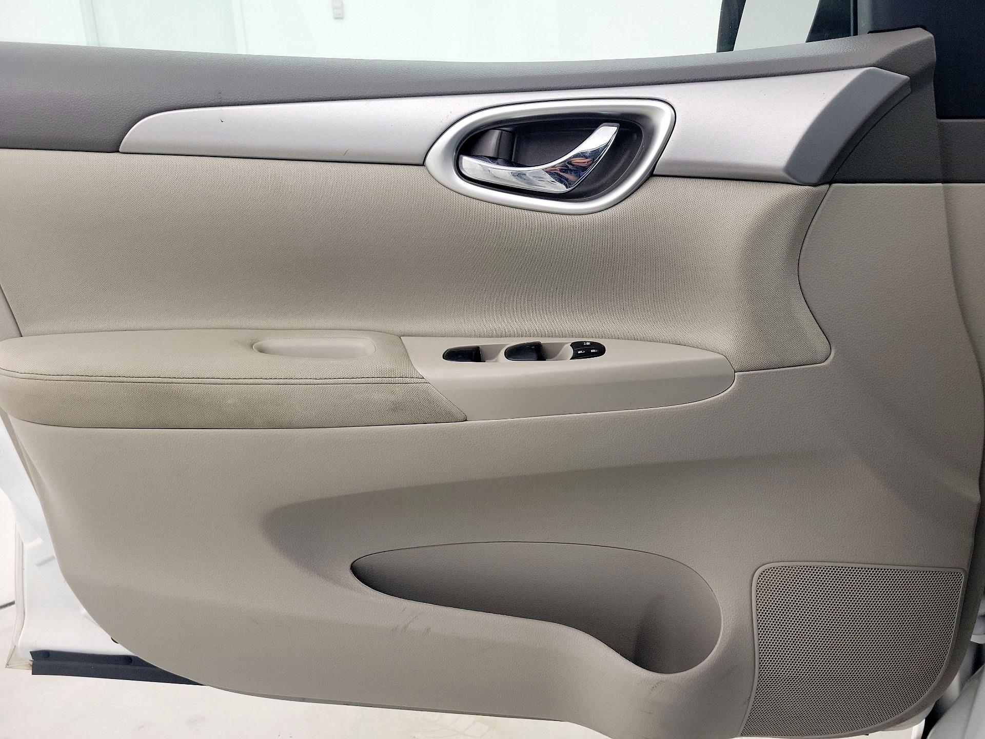Thumbnail: 2014 Nissan Sentra - 12
