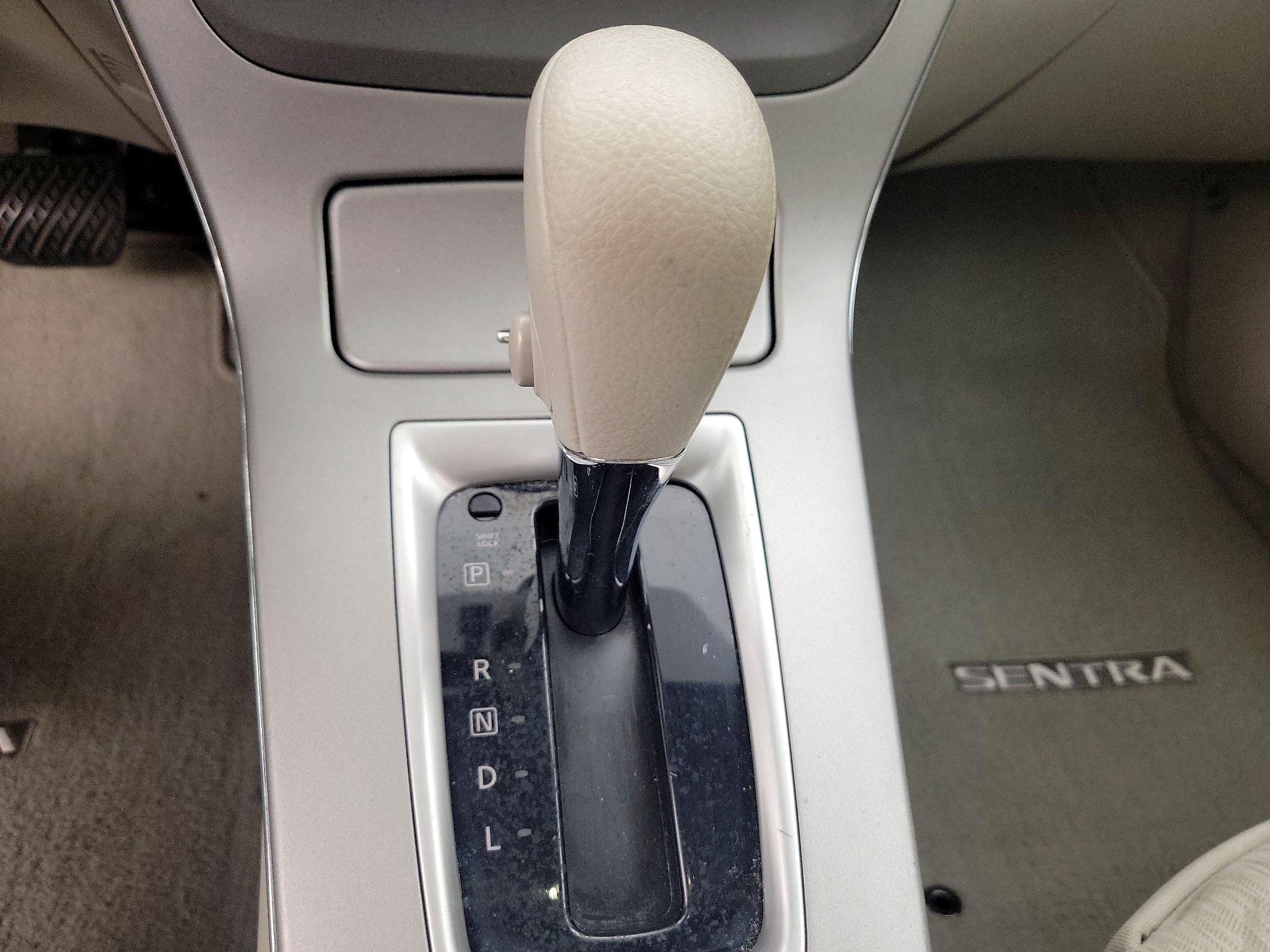 Thumbnail: 2014 Nissan Sentra - 16