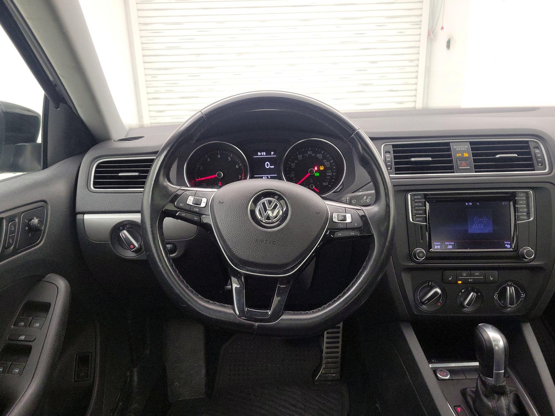 Thumbnail: 2017 Volkswagen Jetta - 10