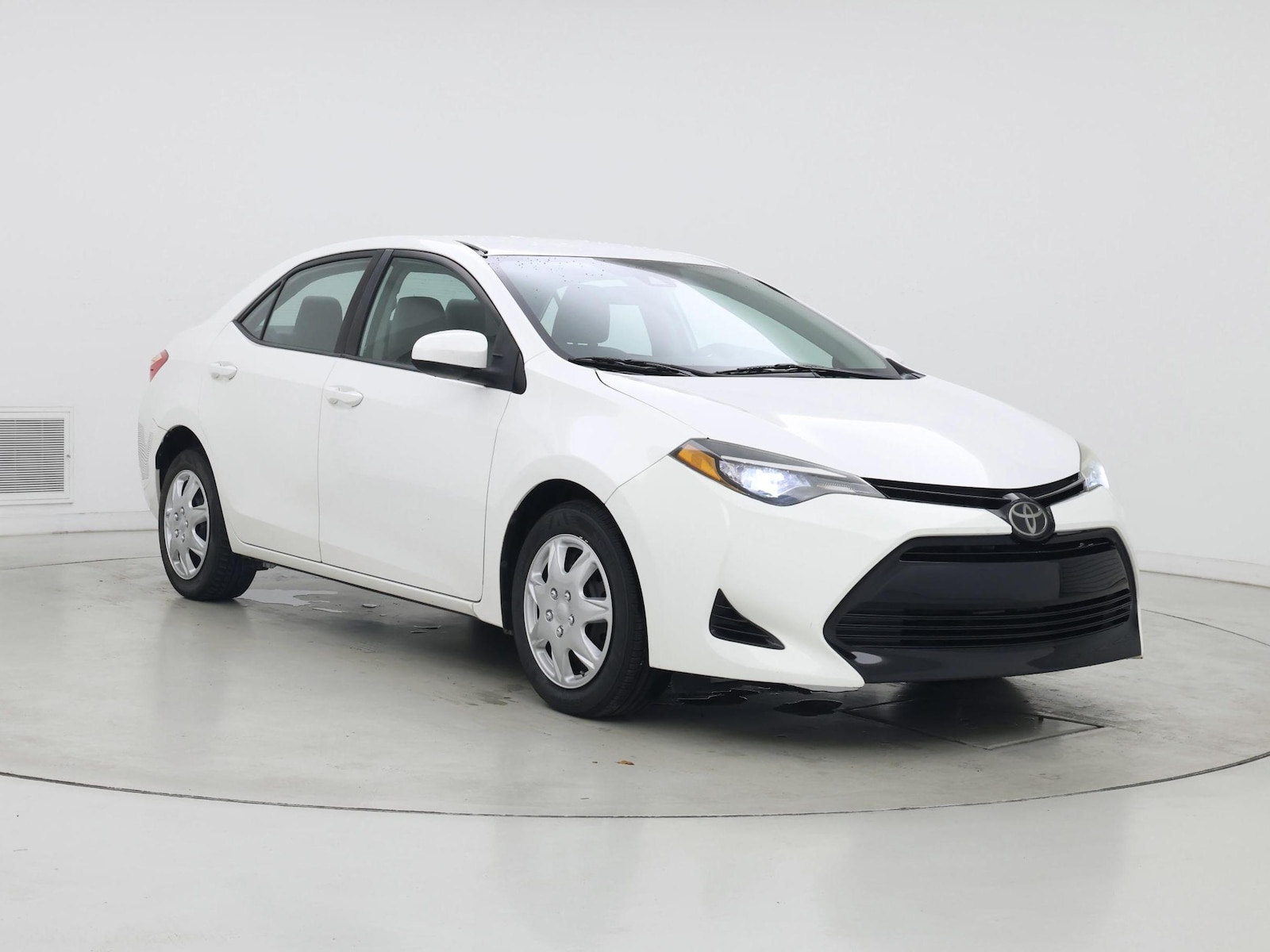 2017 Toyota Corolla LE - Photo 2