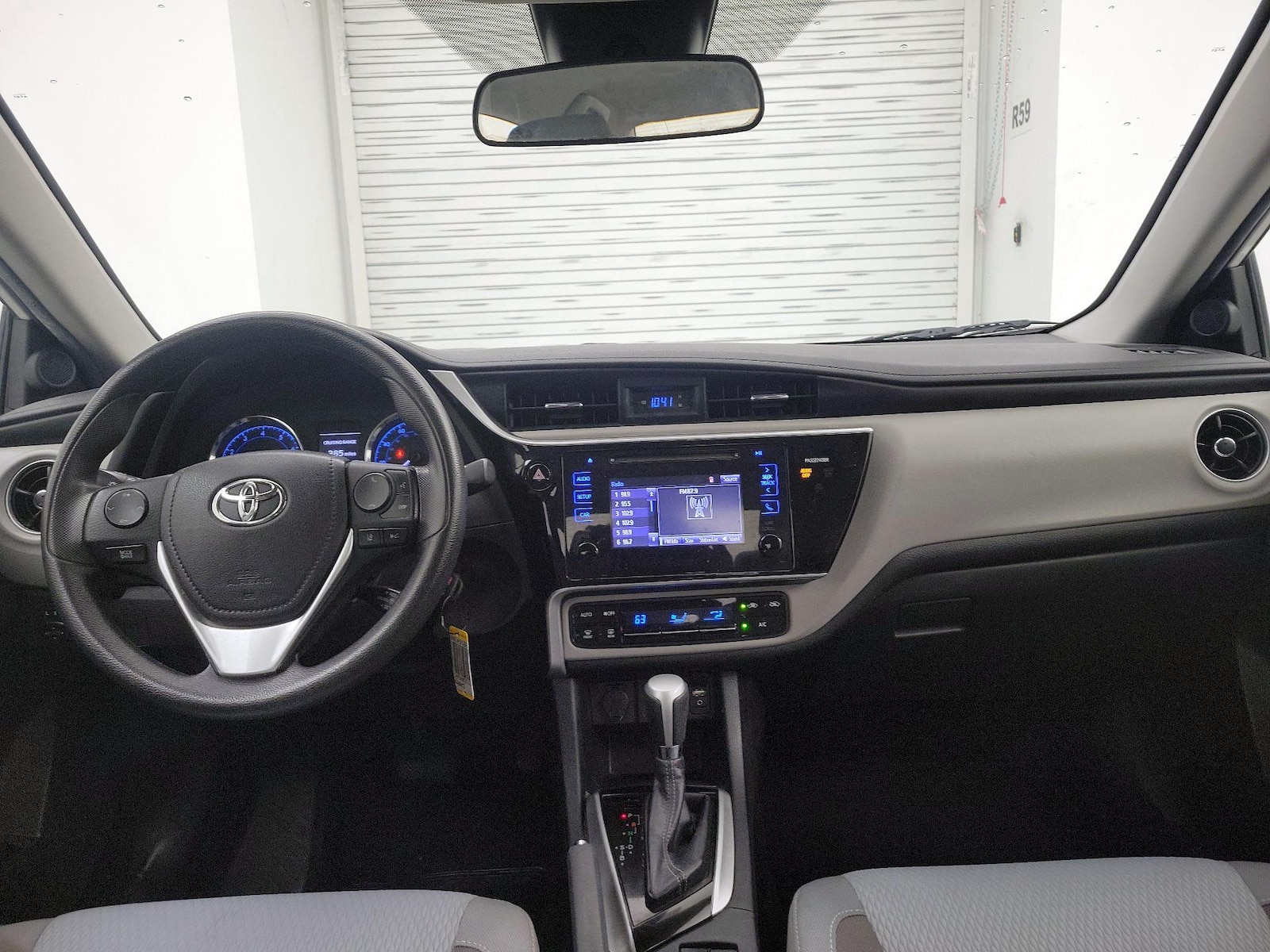 2017 Toyota Corolla LE - Photo 10