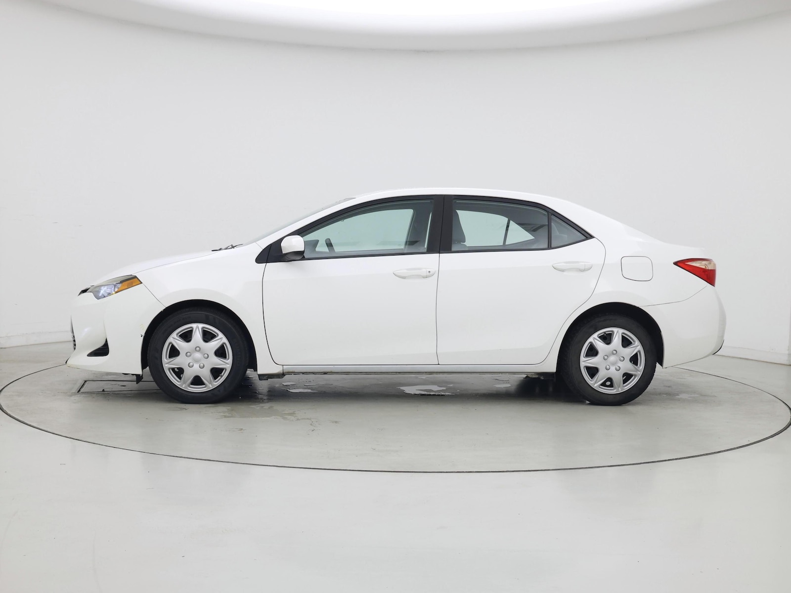 2017 Toyota Corolla LE - Photo 4