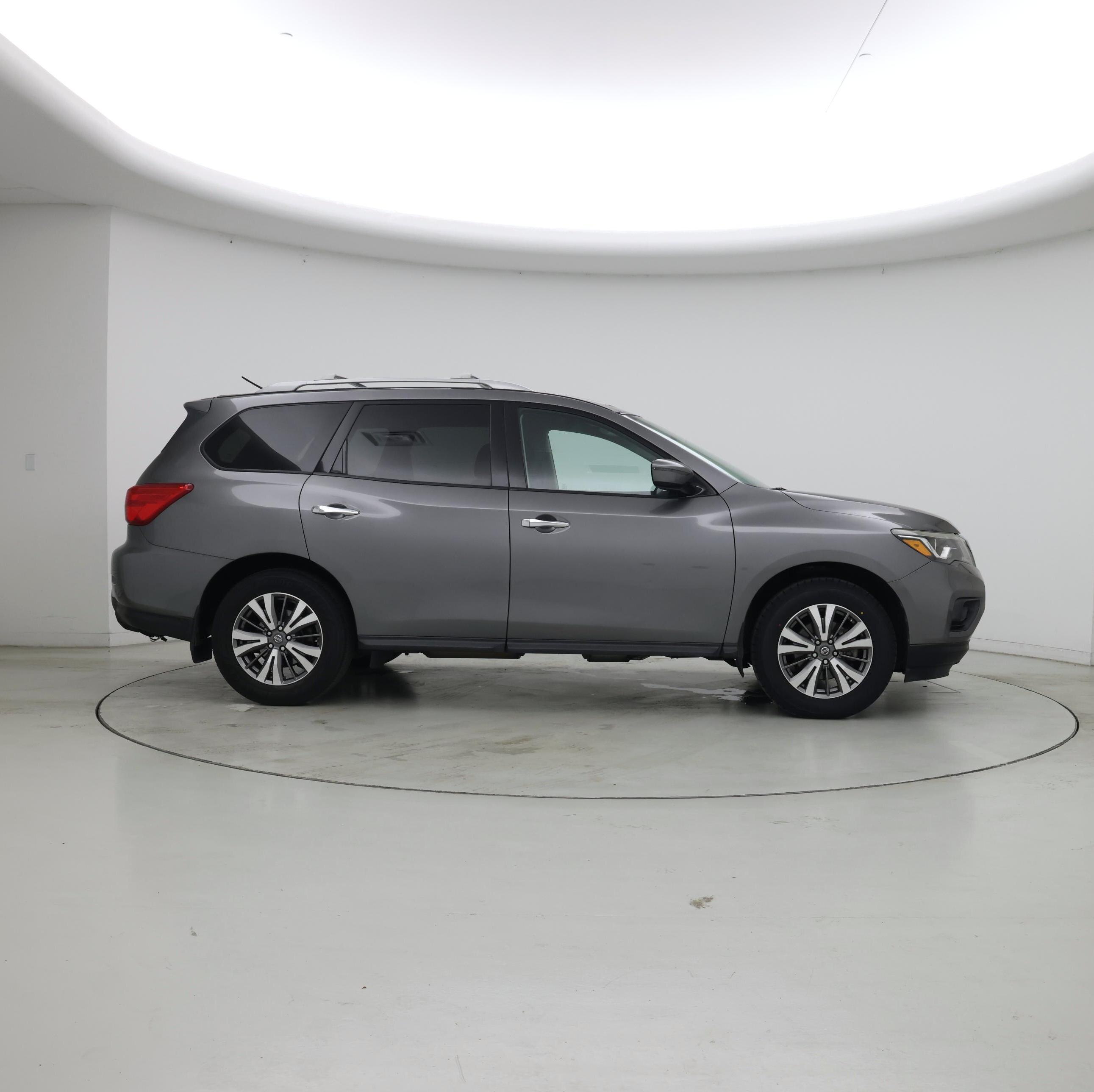 Thumbnail: 2017 Nissan Pathfinder - 7