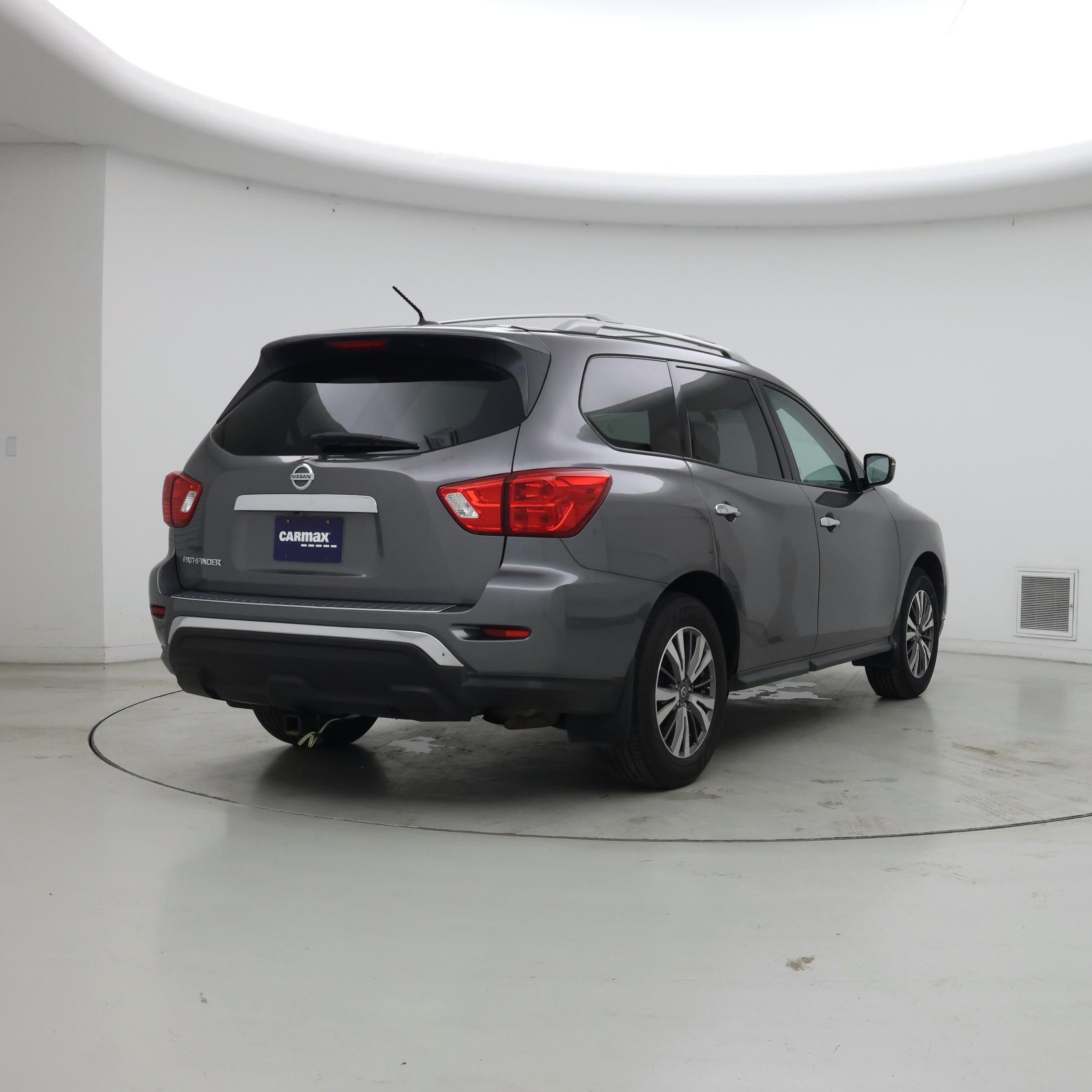 Thumbnail: 2017 Nissan Pathfinder - 8