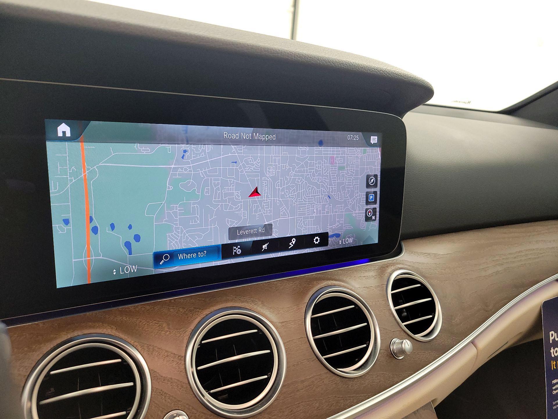 Thumbnail: 2022 Mercedes-Benz E-Class - 14
