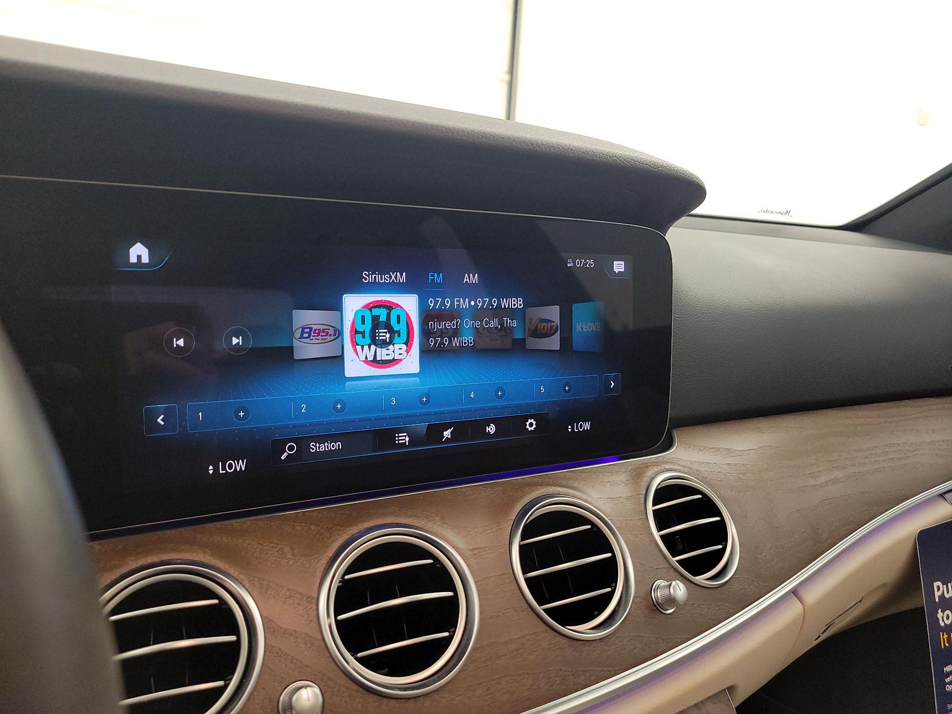 Thumbnail: 2022 Mercedes-Benz E-Class - 16