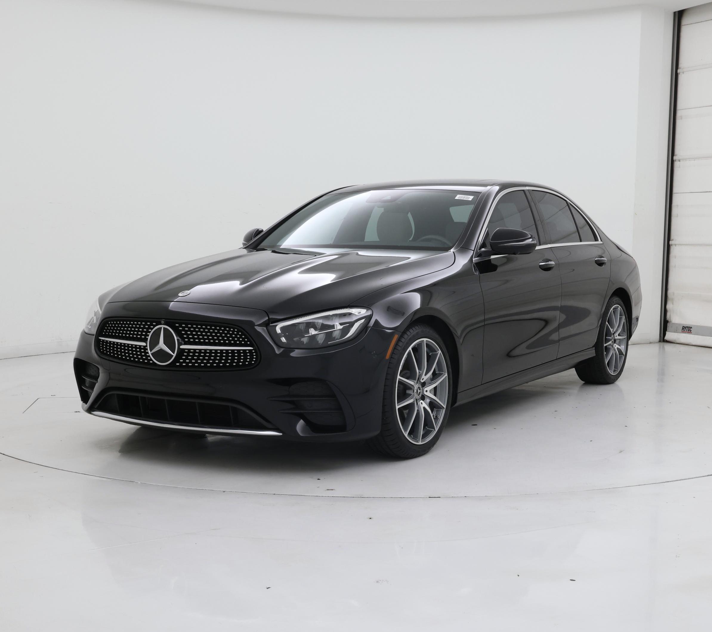 Thumbnail: 2022 Mercedes-Benz E-Class - 4