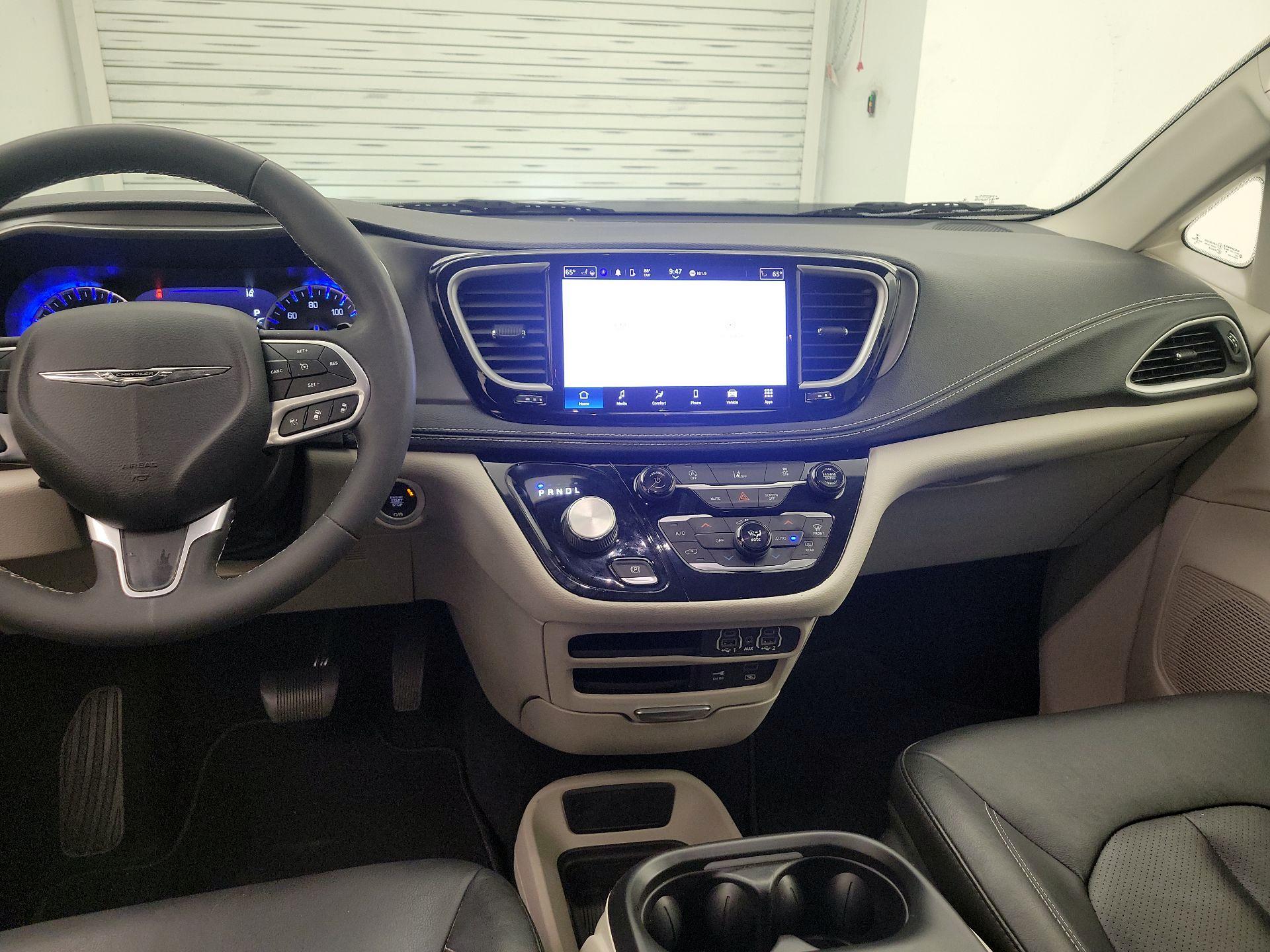 Thumbnail: 2022 Chrysler Pacifica - 9