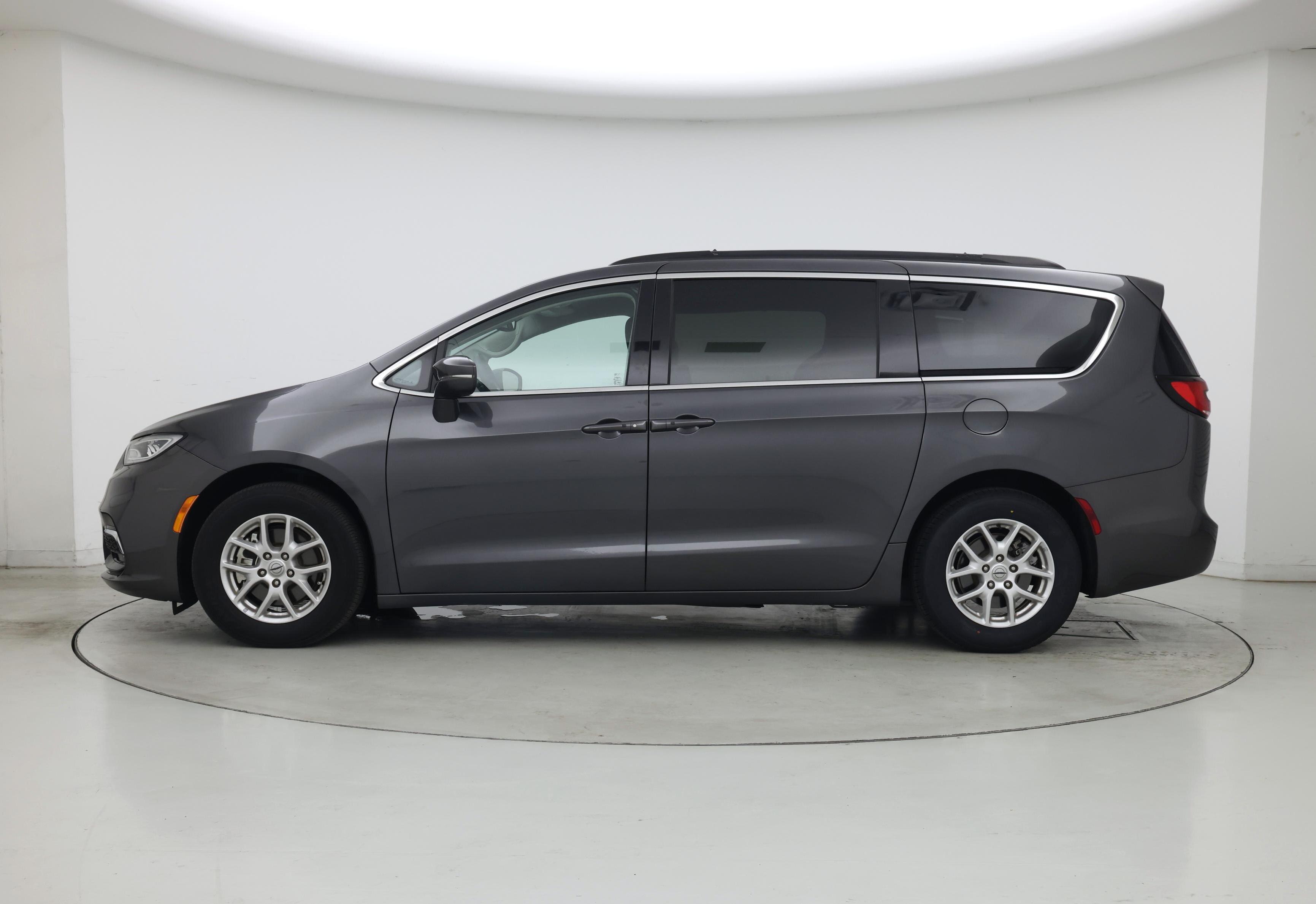 Thumbnail: 2022 Chrysler Pacifica - 3