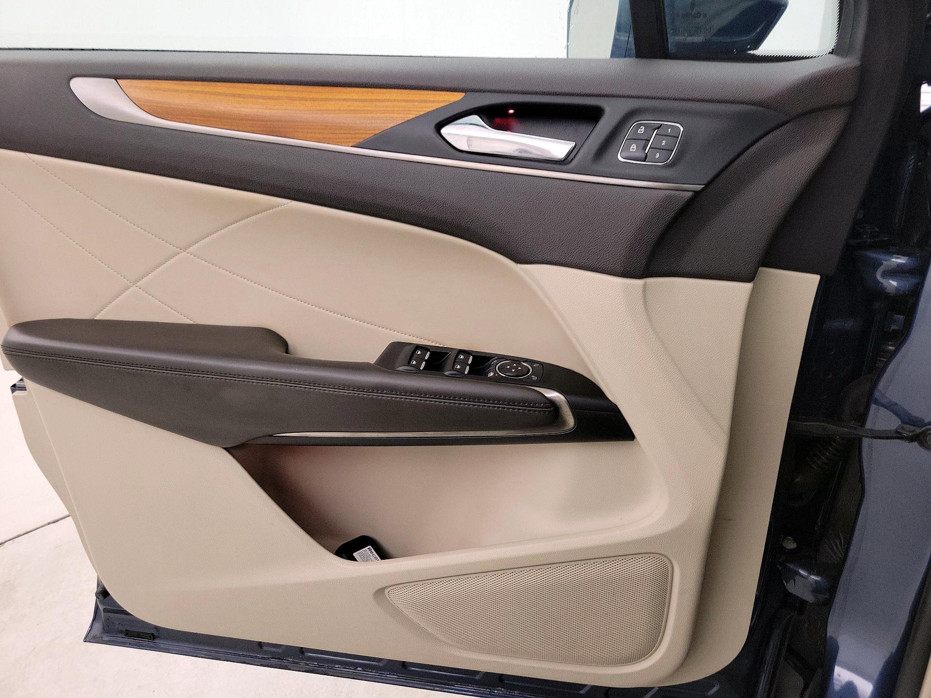Thumbnail: 2018 Lincoln MKC - 12