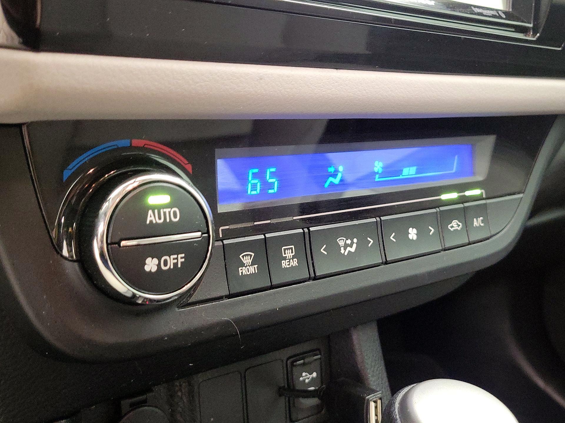 Thumbnail: 2014 Toyota Corolla - 16