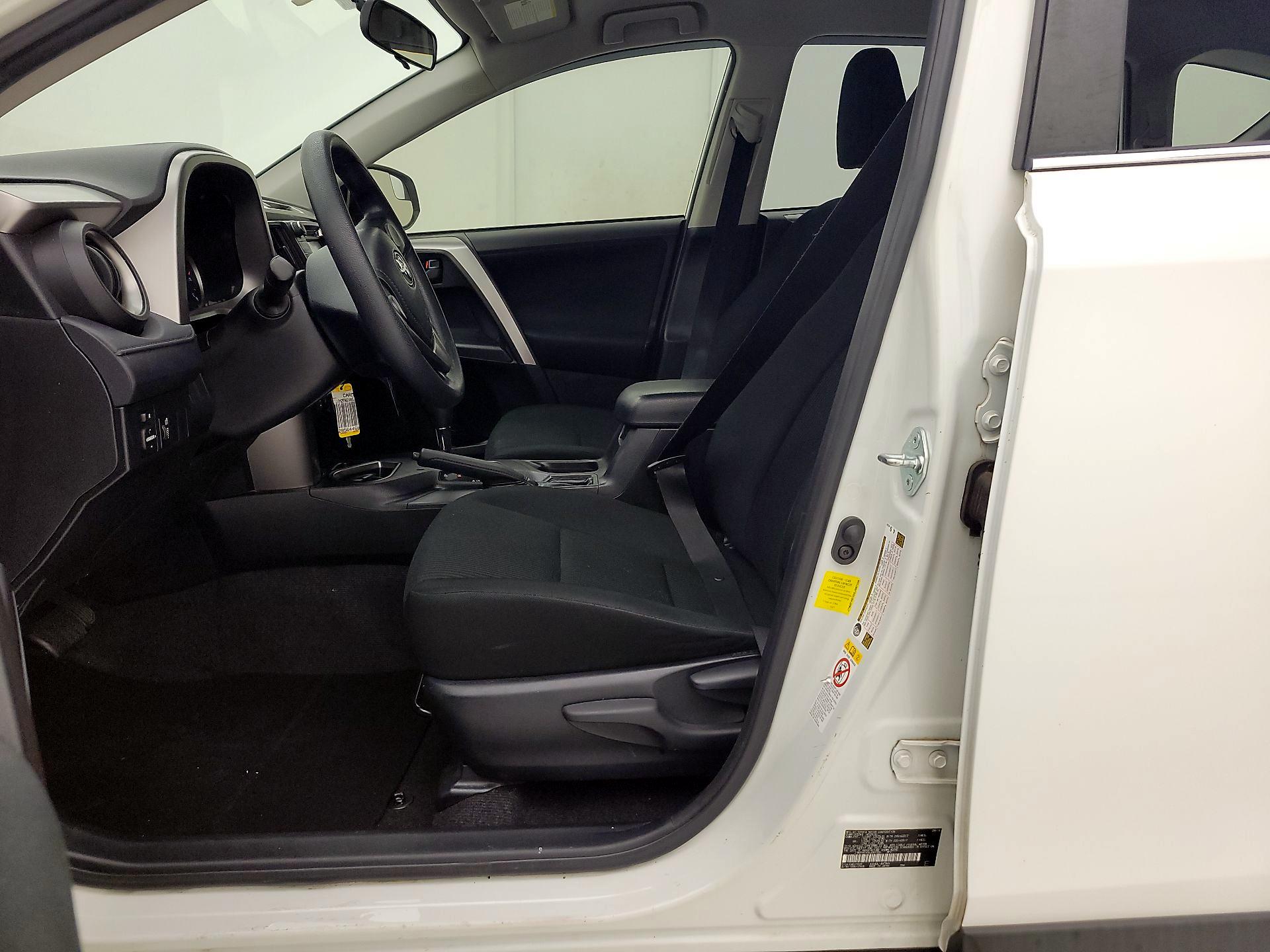 Thumbnail: 2016 Toyota RAV4 - 11