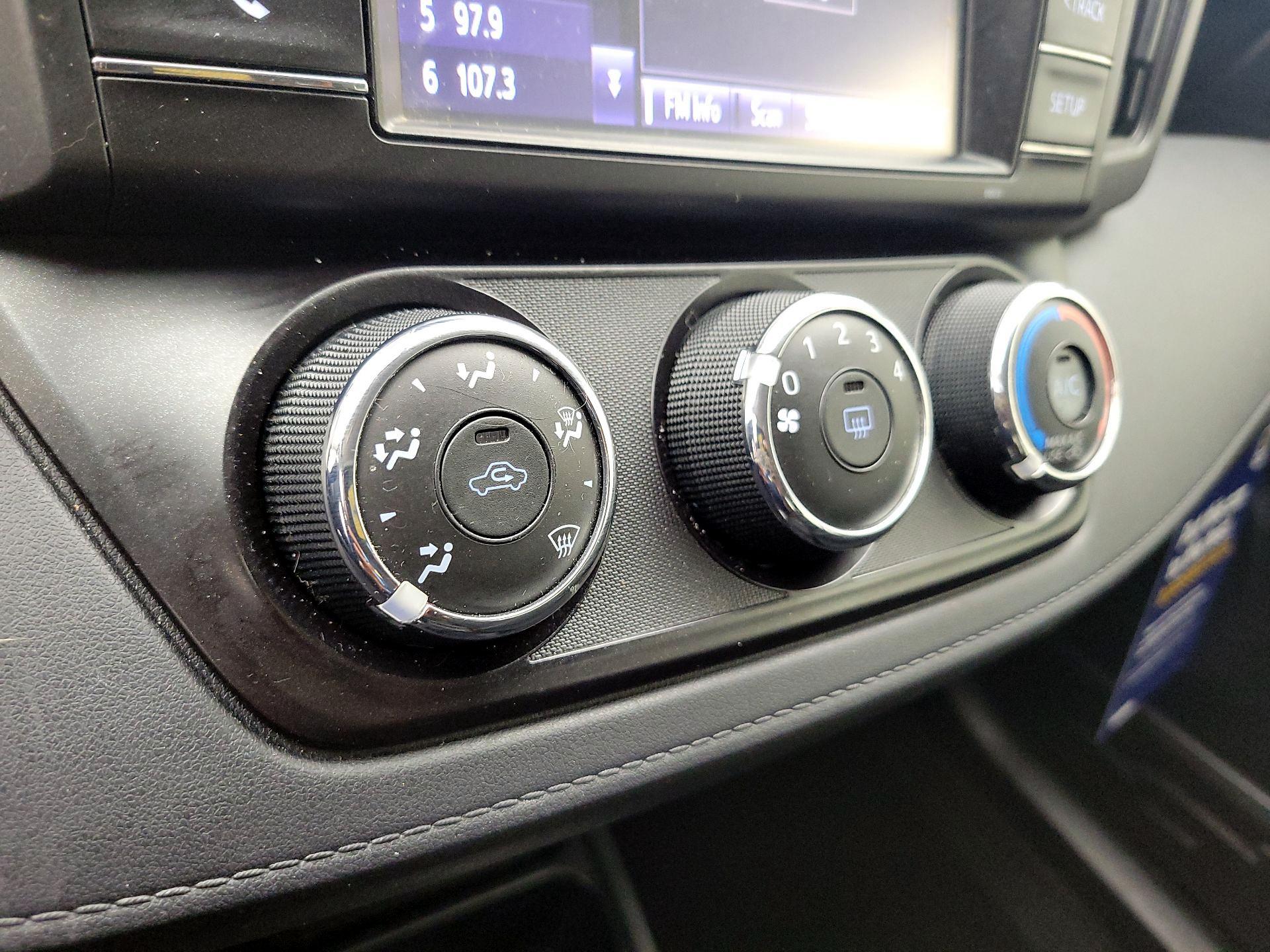 Thumbnail: 2016 Toyota RAV4 - 16