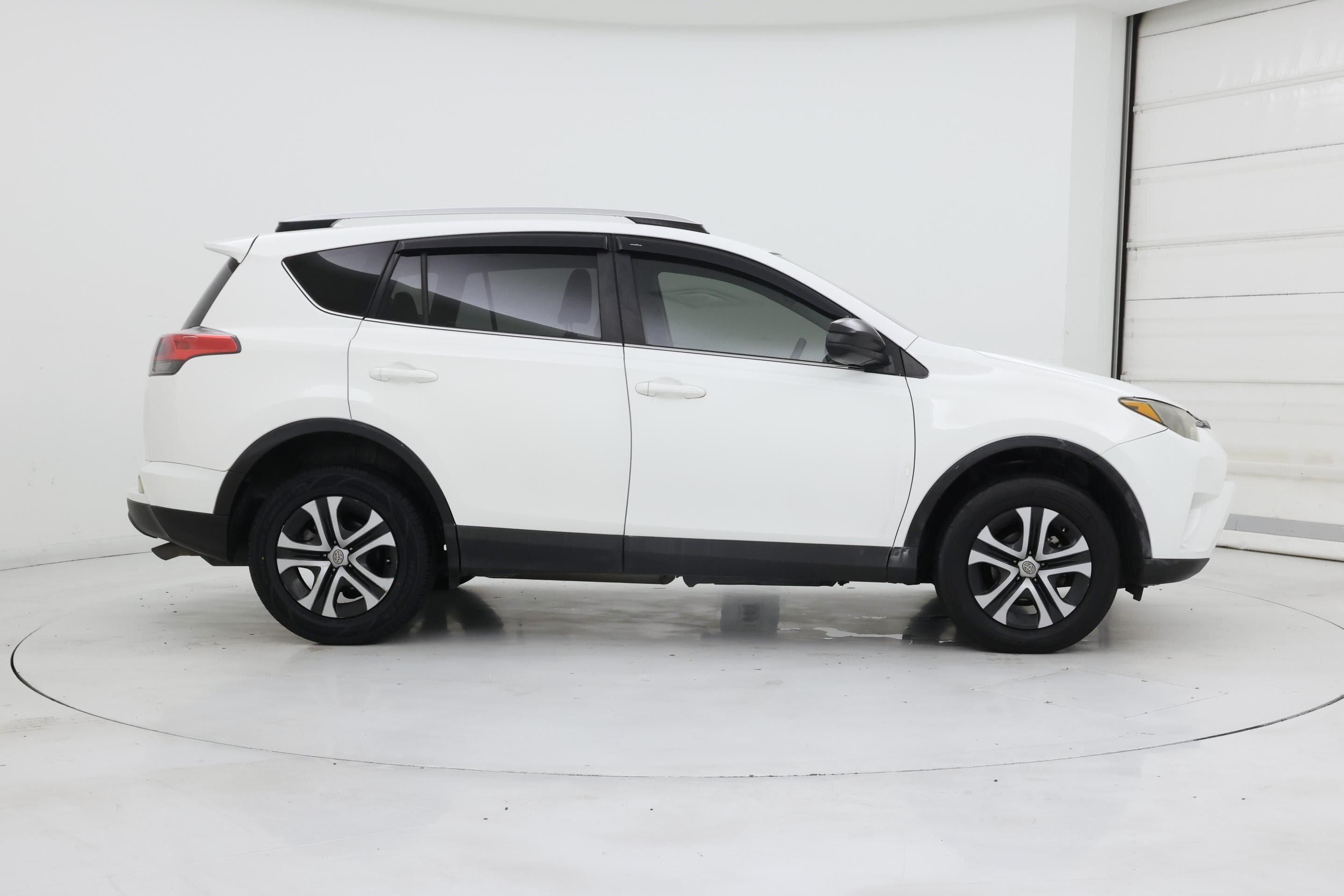 Thumbnail: 2016 Toyota RAV4 - 7